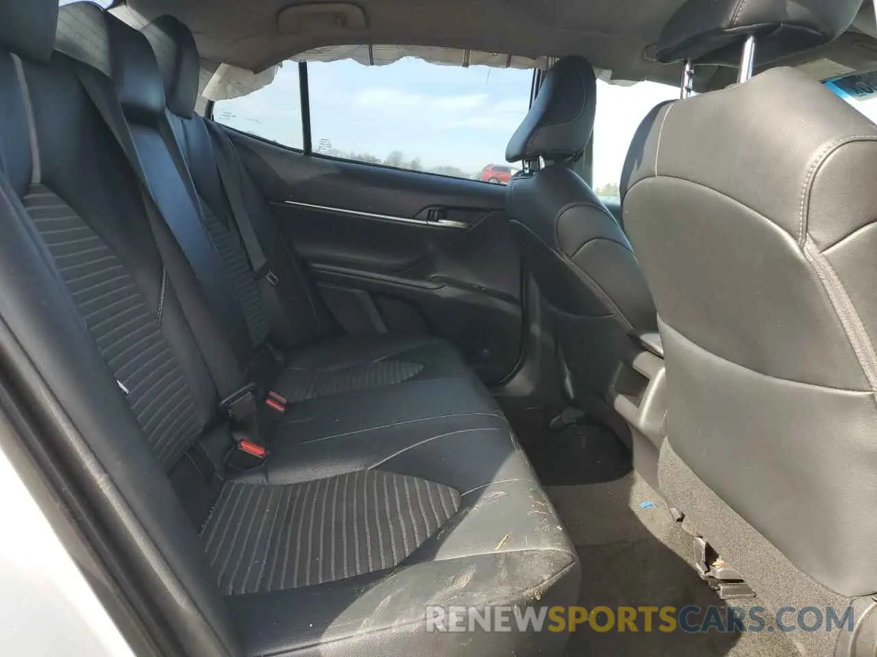 10 Photograph of a damaged car 4T1B11HK3KU271725 TOYOTA CAMRY 2019