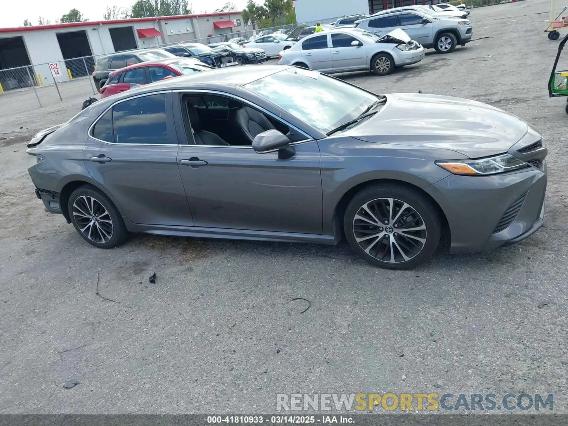 14 Фотография поврежденного автомобиля 4T1B11HK3KU276472 TOYOTA CAMRY 2019