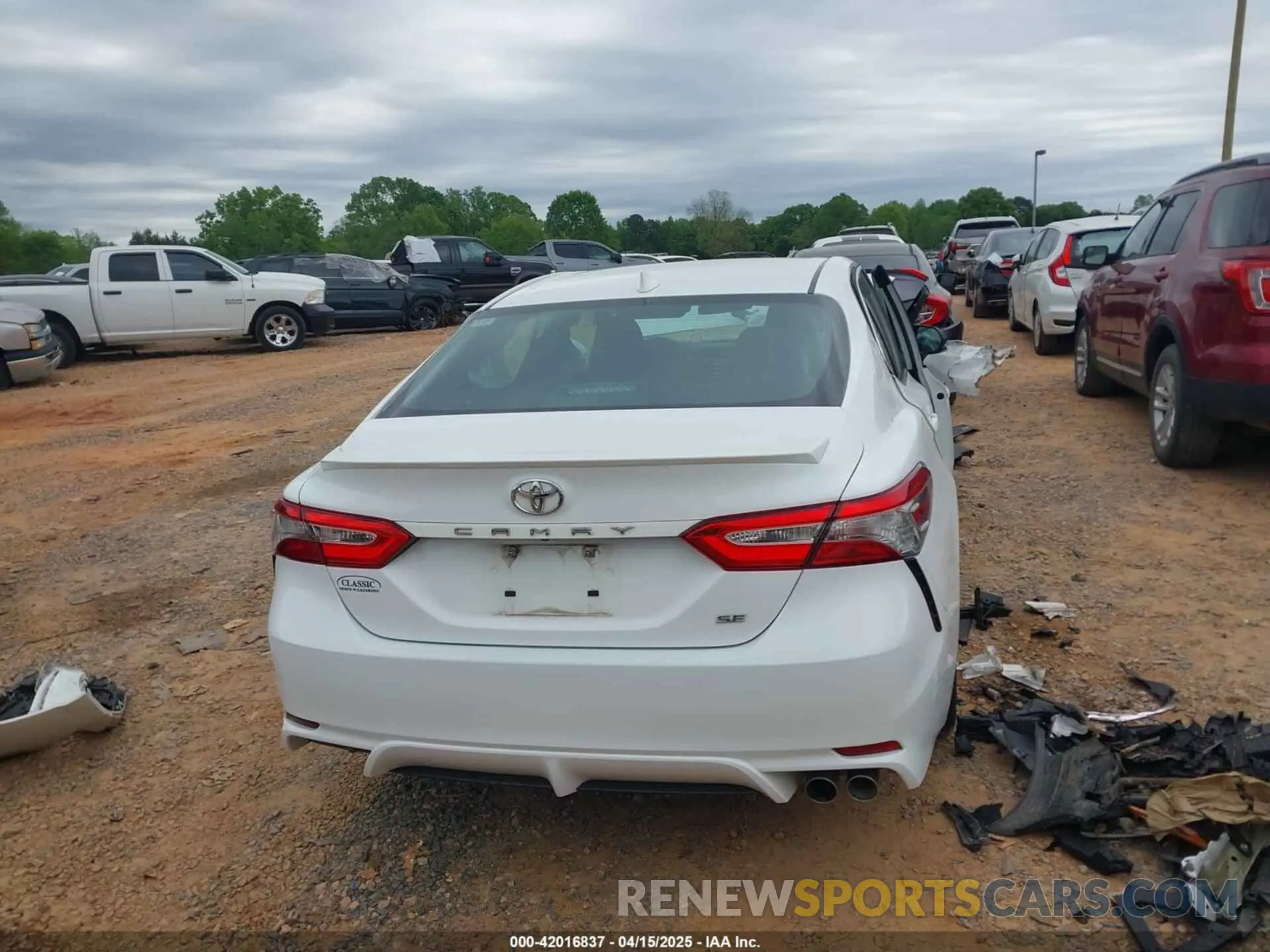 16 Photograph of a damaged car 4T1B11HK3KU281333 TOYOTA CAMRY 2019