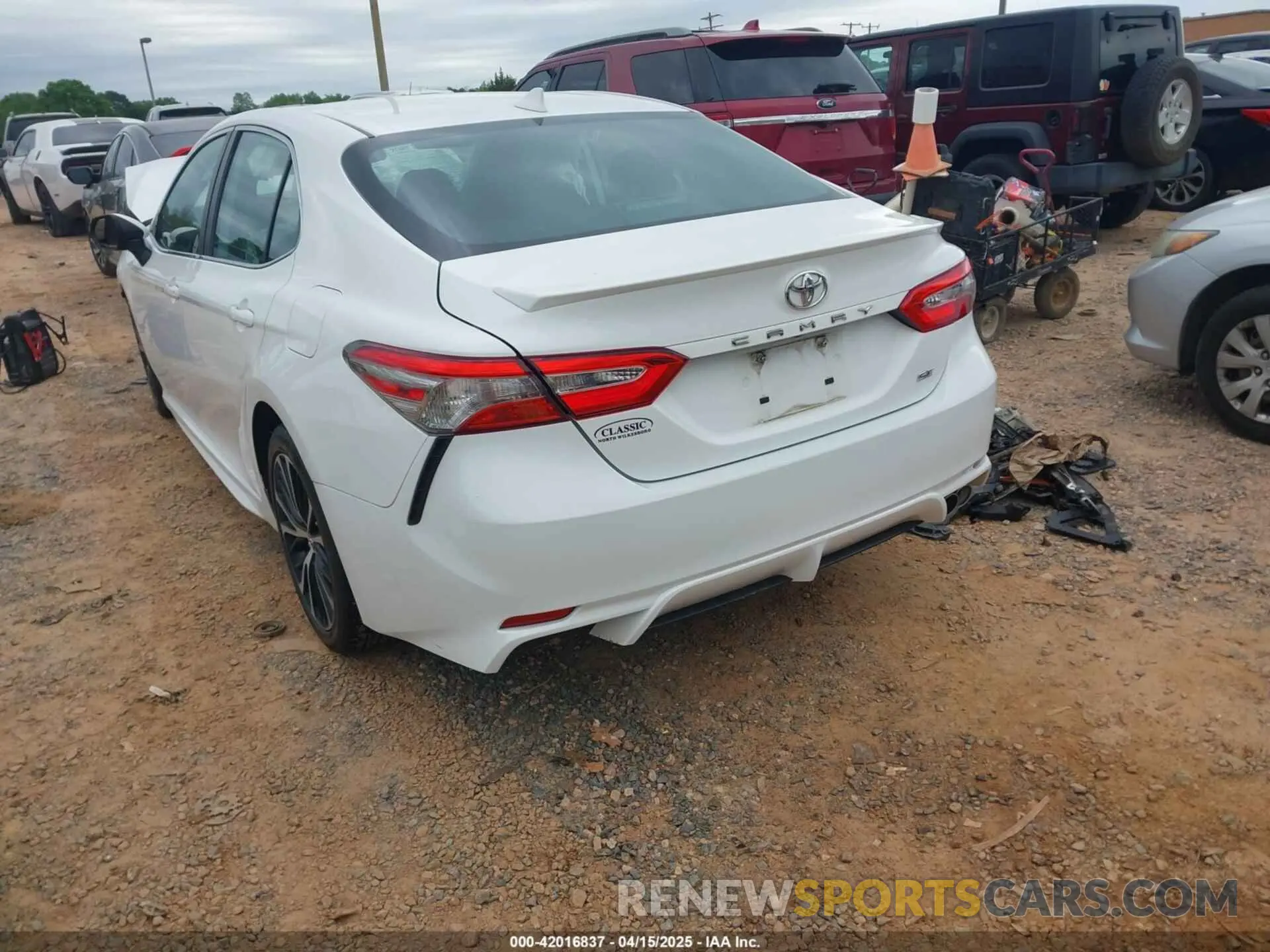 3 Photograph of a damaged car 4T1B11HK3KU281333 TOYOTA CAMRY 2019