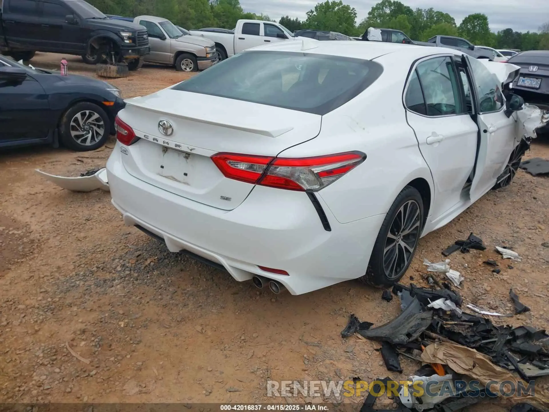 4 Photograph of a damaged car 4T1B11HK3KU281333 TOYOTA CAMRY 2019