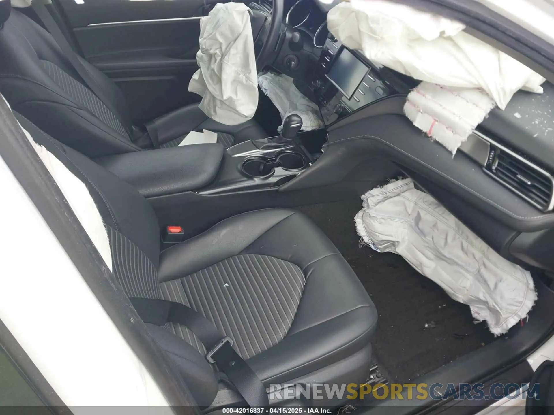 5 Photograph of a damaged car 4T1B11HK3KU281333 TOYOTA CAMRY 2019