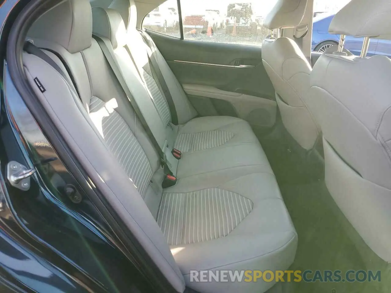 10 Photograph of a damaged car 4T1B11HK3KU282935 TOYOTA CAMRY 2019