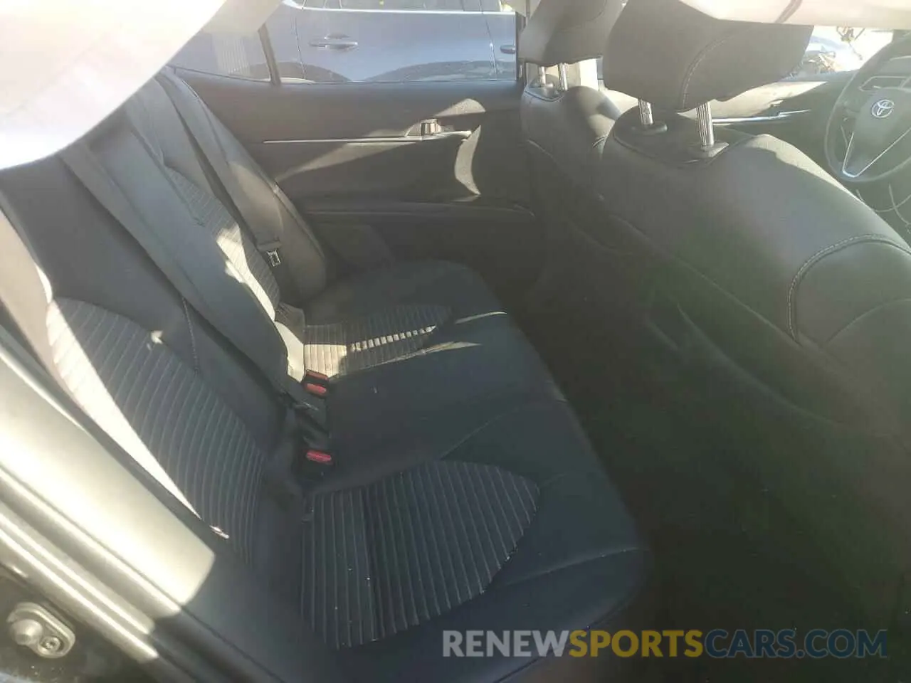 10 Фотография поврежденного автомобиля 4T1B11HK3KU288542 TOYOTA CAMRY 2019