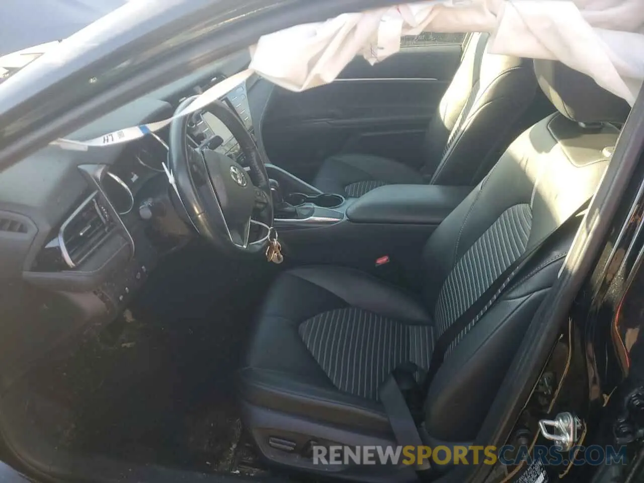 7 Фотография поврежденного автомобиля 4T1B11HK3KU288542 TOYOTA CAMRY 2019