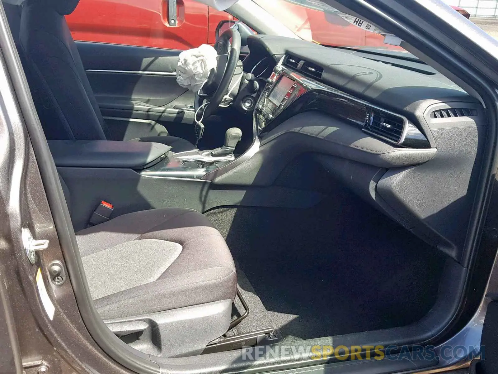 5 Photograph of a damaged car 4T1B11HK3KU682851 TOYOTA CAMRY 2019