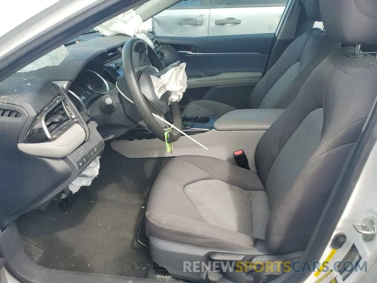 7 Фотография поврежденного автомобиля 4T1B11HK3KU684129 TOYOTA CAMRY 2019