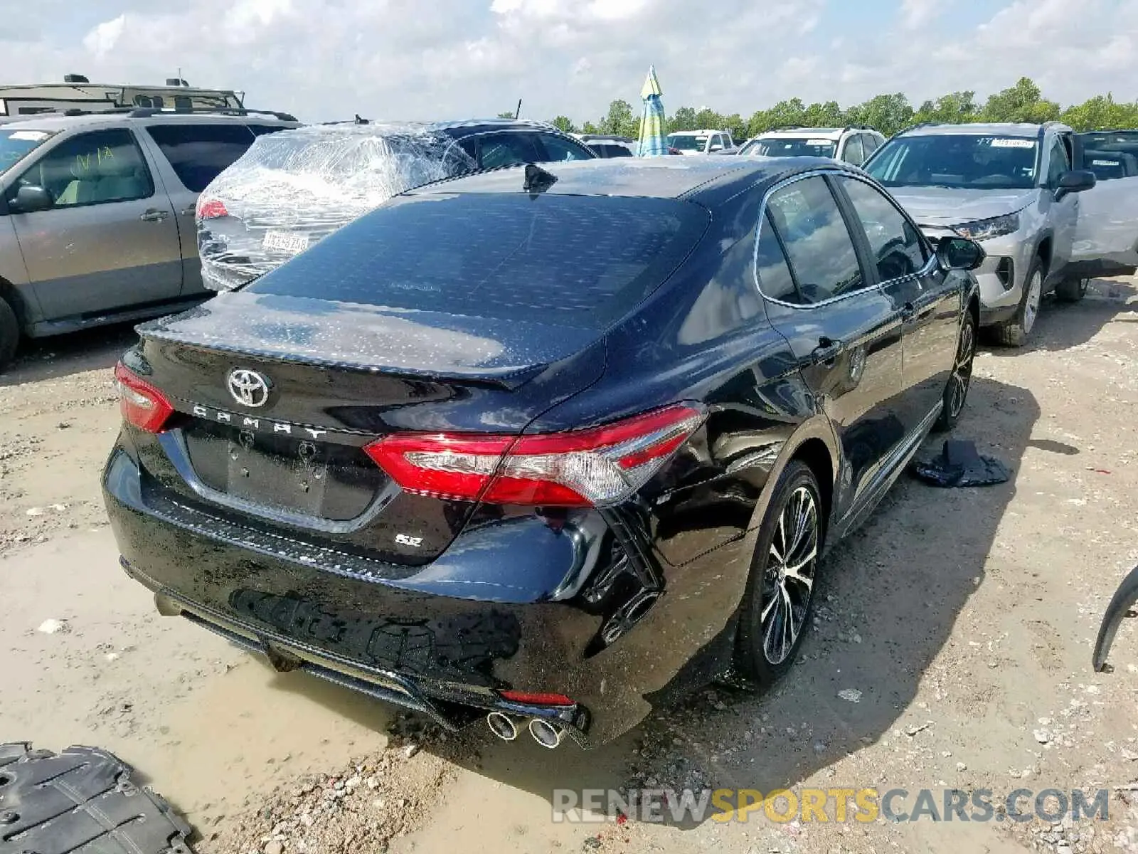 4 Photograph of a damaged car 4T1B11HK3KU684910 TOYOTA CAMRY 2019