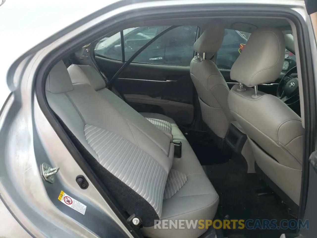 6 Photograph of a damaged car 4T1B11HK3KU694787 TOYOTA CAMRY 2019