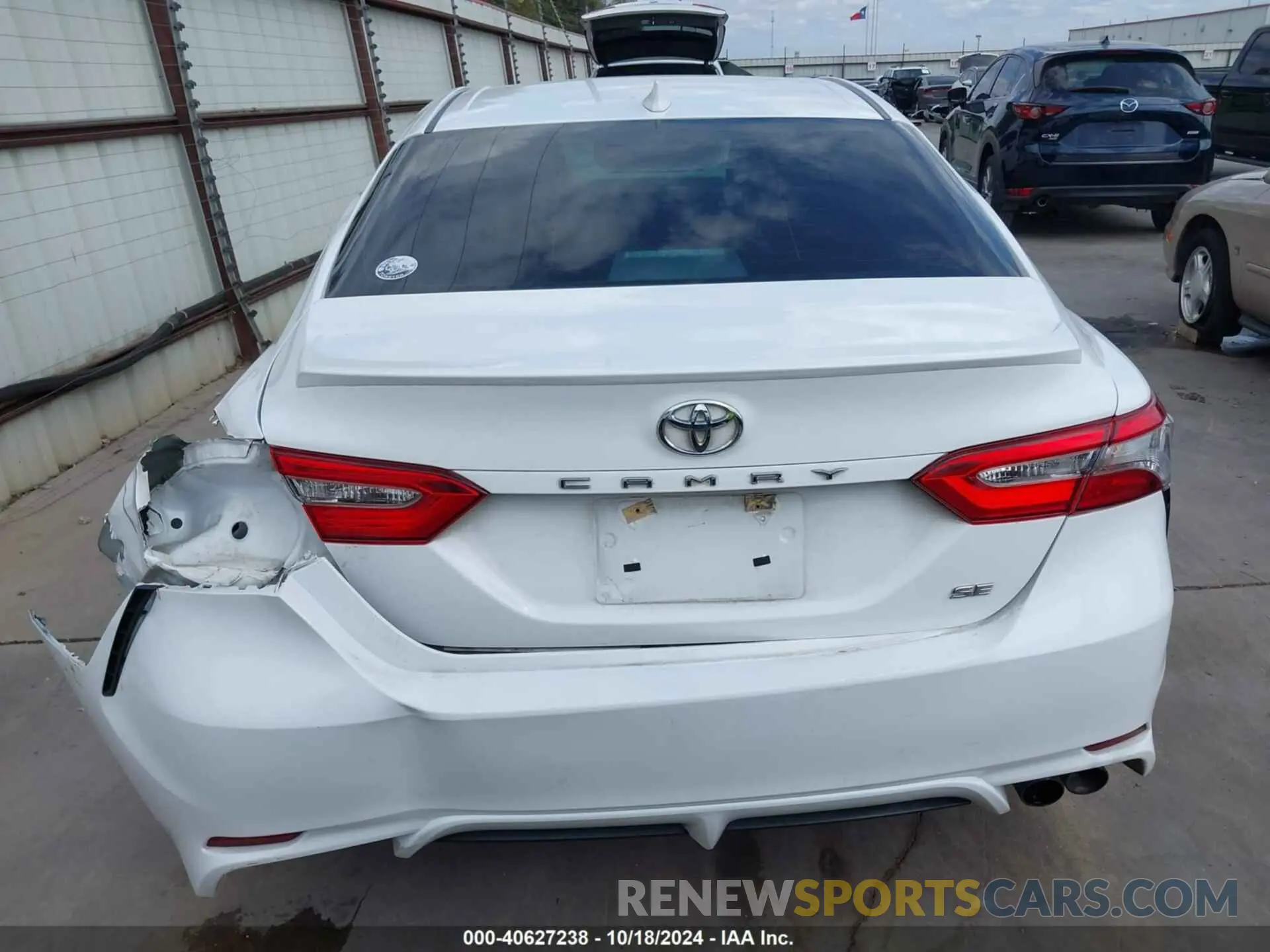 16 Photograph of a damaged car 4T1B11HK3KU695728 TOYOTA CAMRY 2019