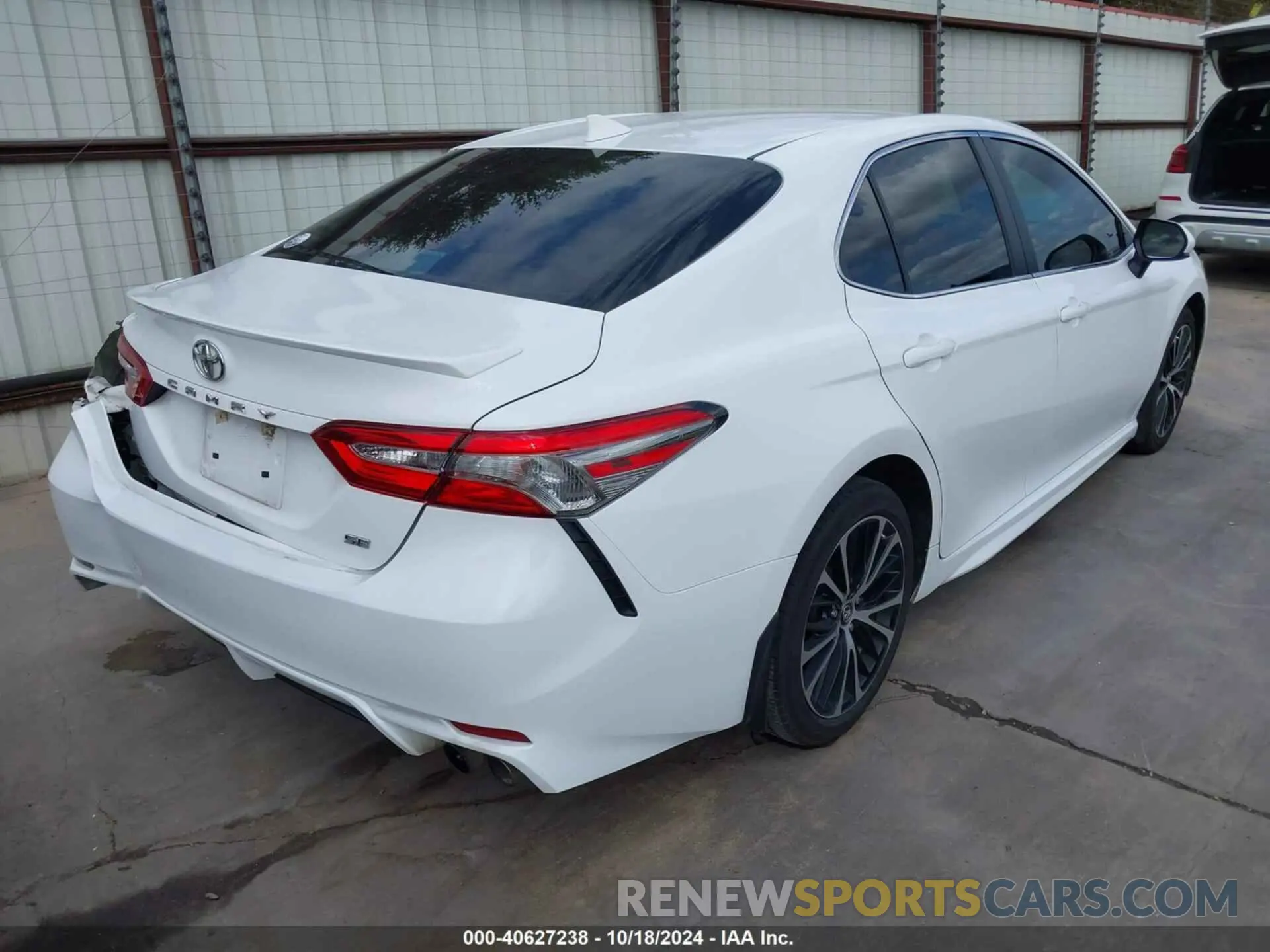 4 Photograph of a damaged car 4T1B11HK3KU695728 TOYOTA CAMRY 2019