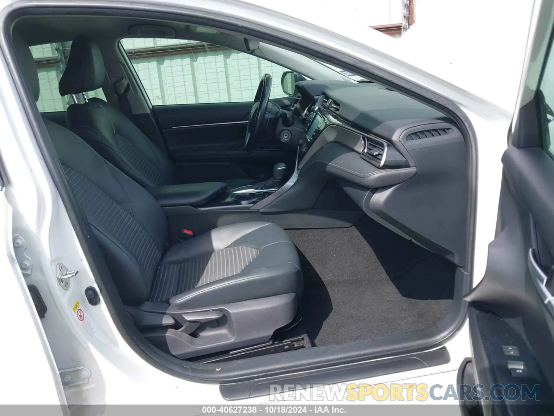 5 Photograph of a damaged car 4T1B11HK3KU695728 TOYOTA CAMRY 2019