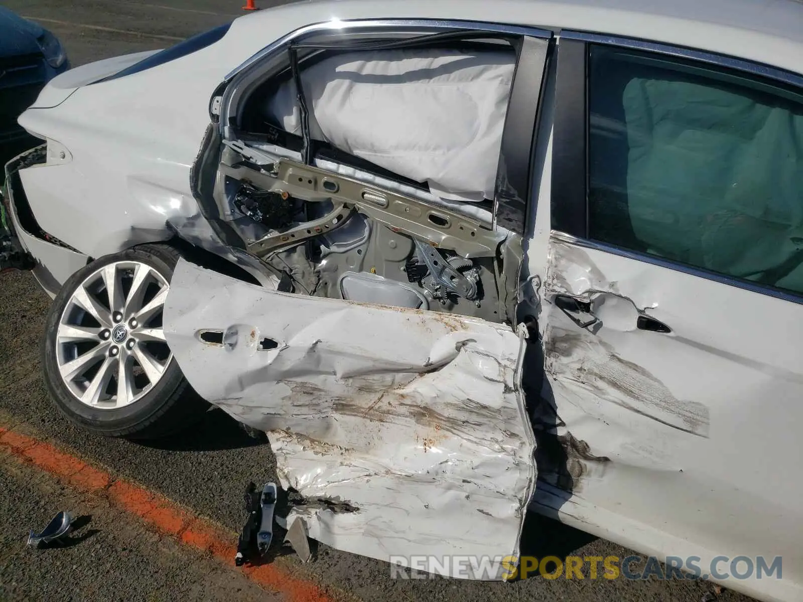 9 Photograph of a damaged car 4T1B11HK3KU696085 TOYOTA CAMRY 2019