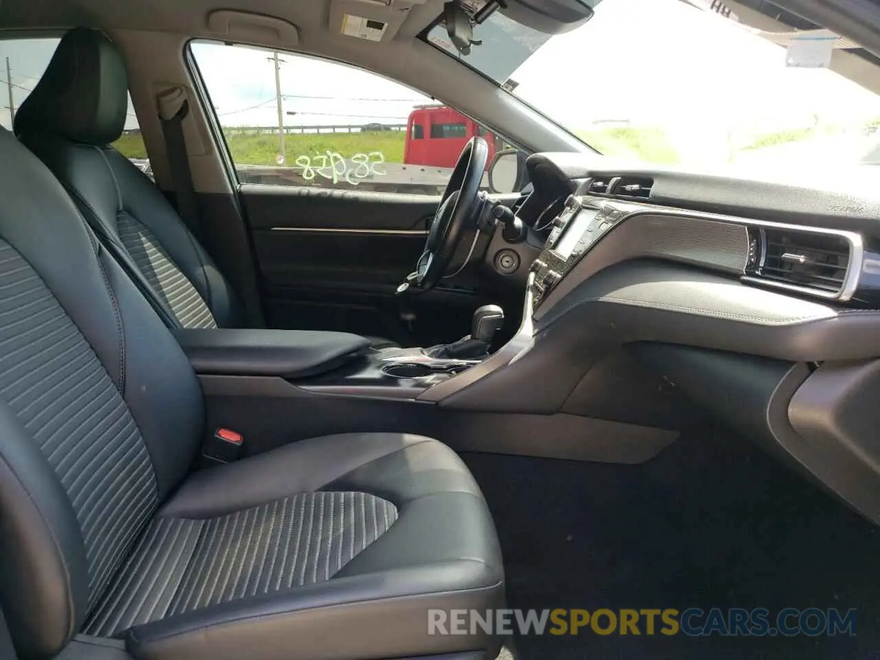 5 Photograph of a damaged car 4T1B11HK3KU700068 TOYOTA CAMRY 2019