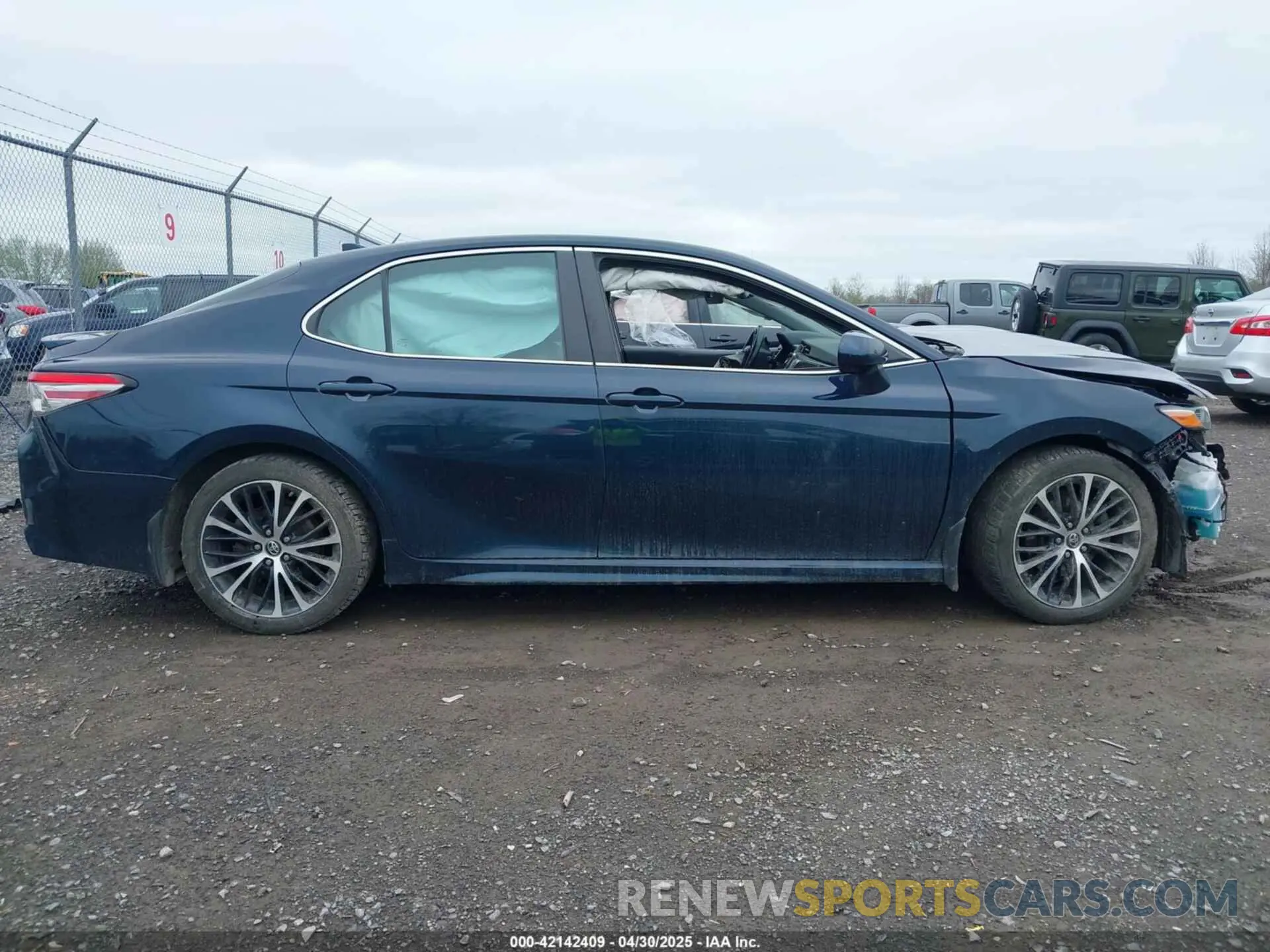 14 Photograph of a damaged car 4T1B11HK3KU702368 TOYOTA CAMRY 2019
