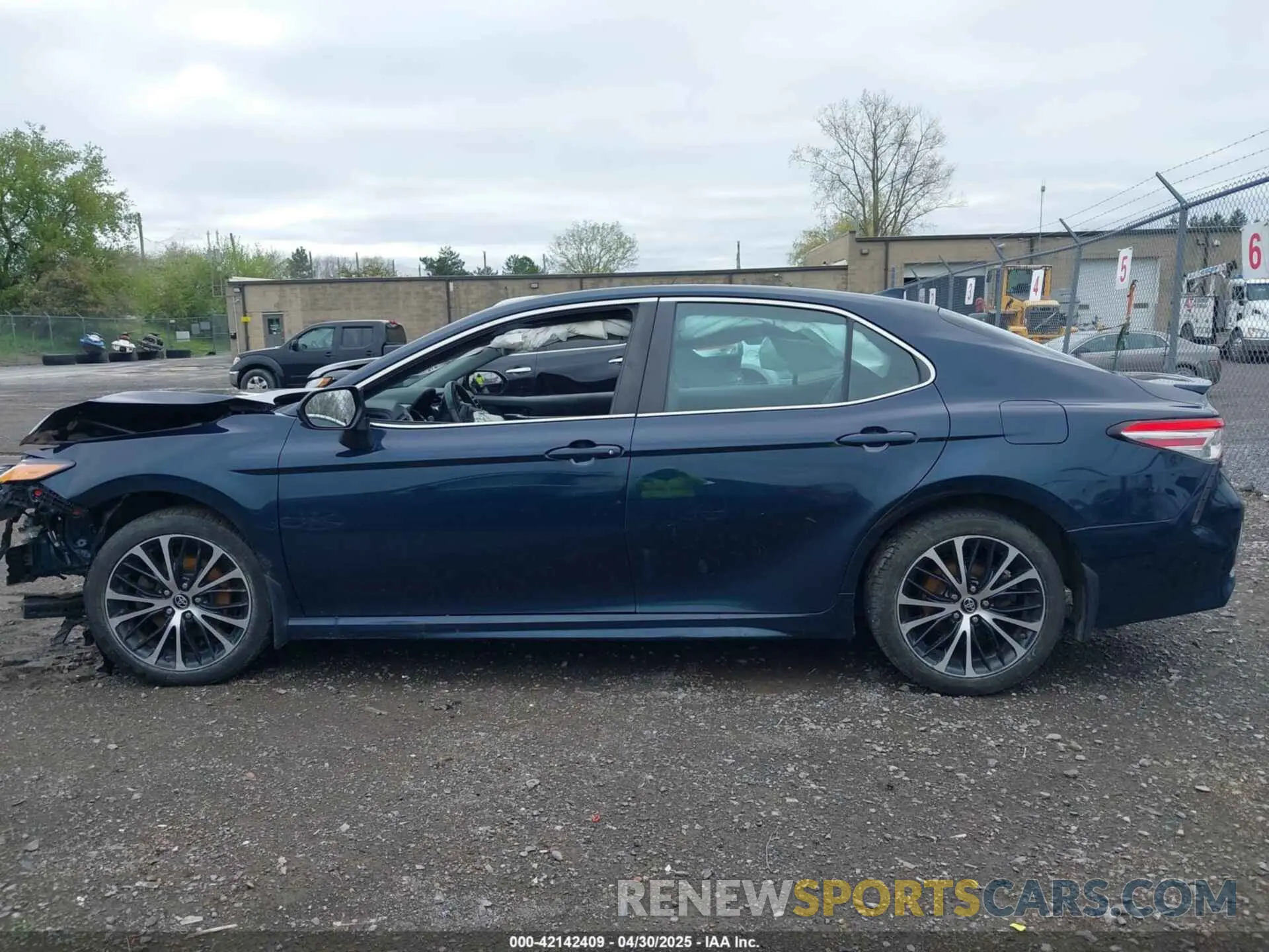 15 Photograph of a damaged car 4T1B11HK3KU702368 TOYOTA CAMRY 2019