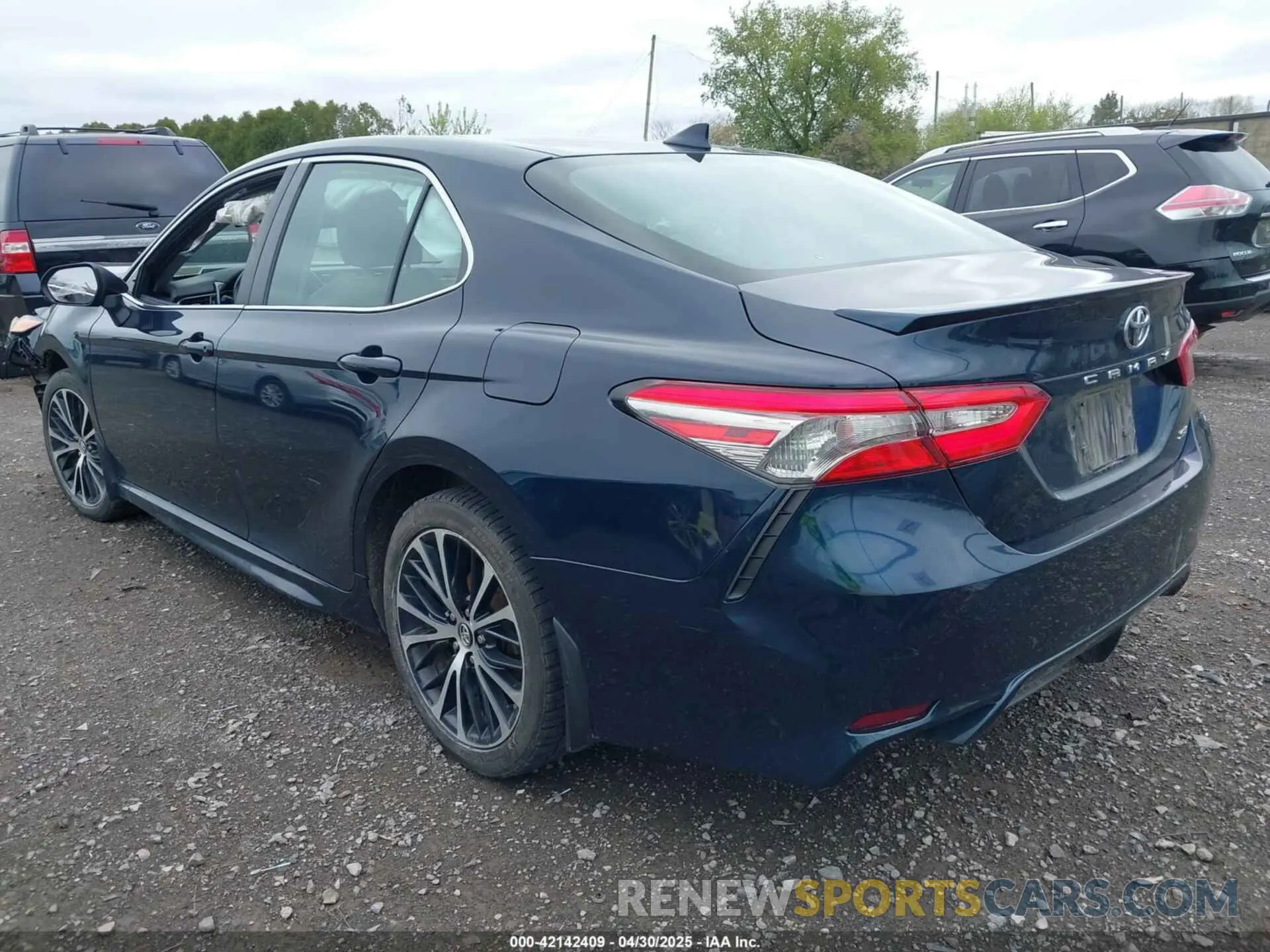 3 Photograph of a damaged car 4T1B11HK3KU702368 TOYOTA CAMRY 2019