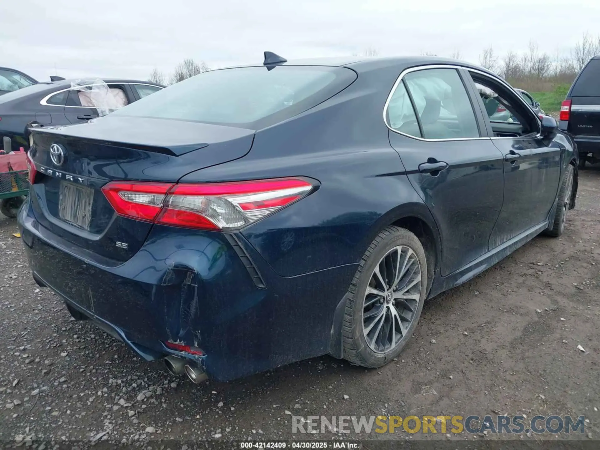 4 Photograph of a damaged car 4T1B11HK3KU702368 TOYOTA CAMRY 2019