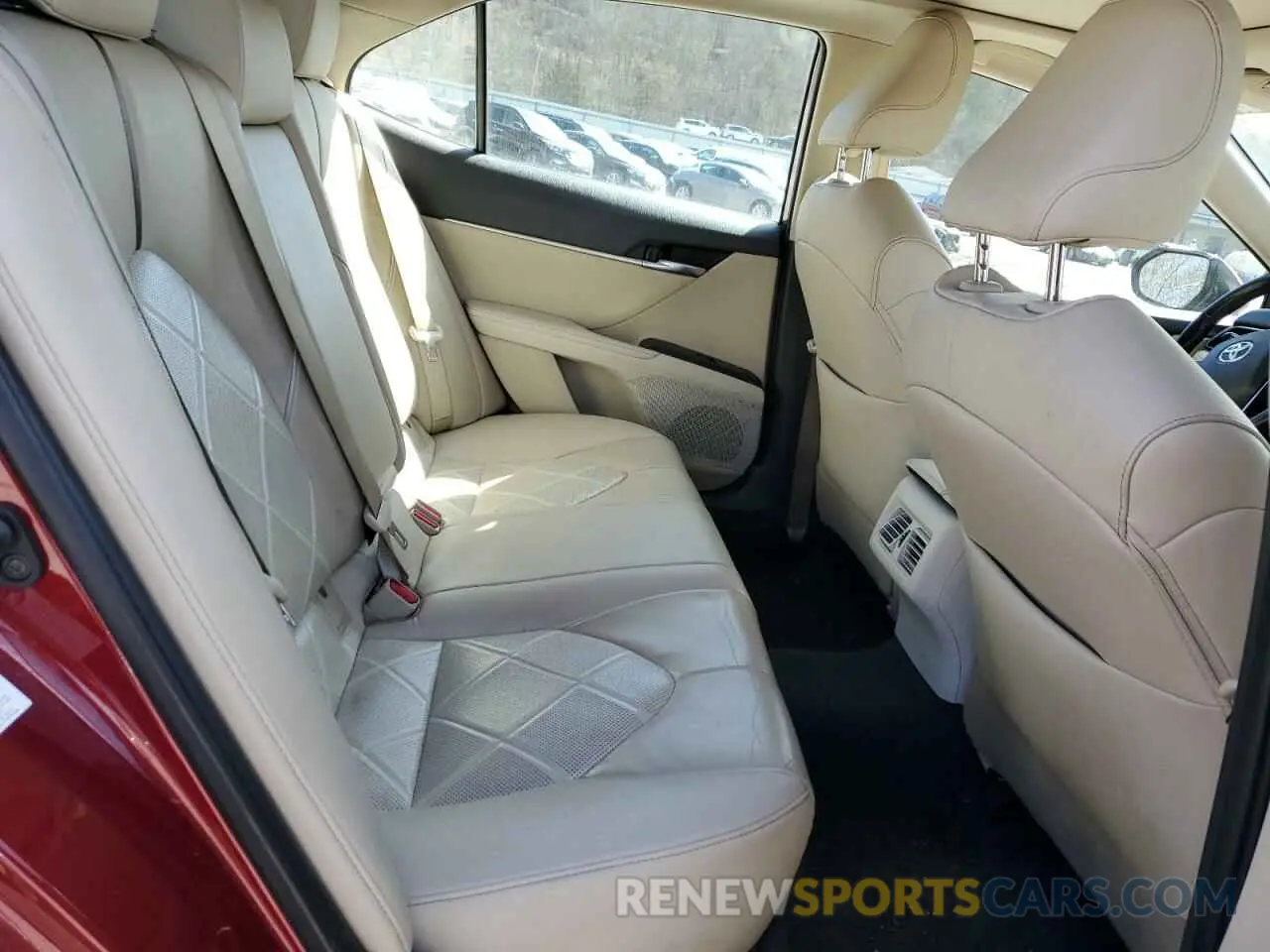 10 Photograph of a damaged car 4T1B11HK3KU704167 TOYOTA CAMRY 2019
