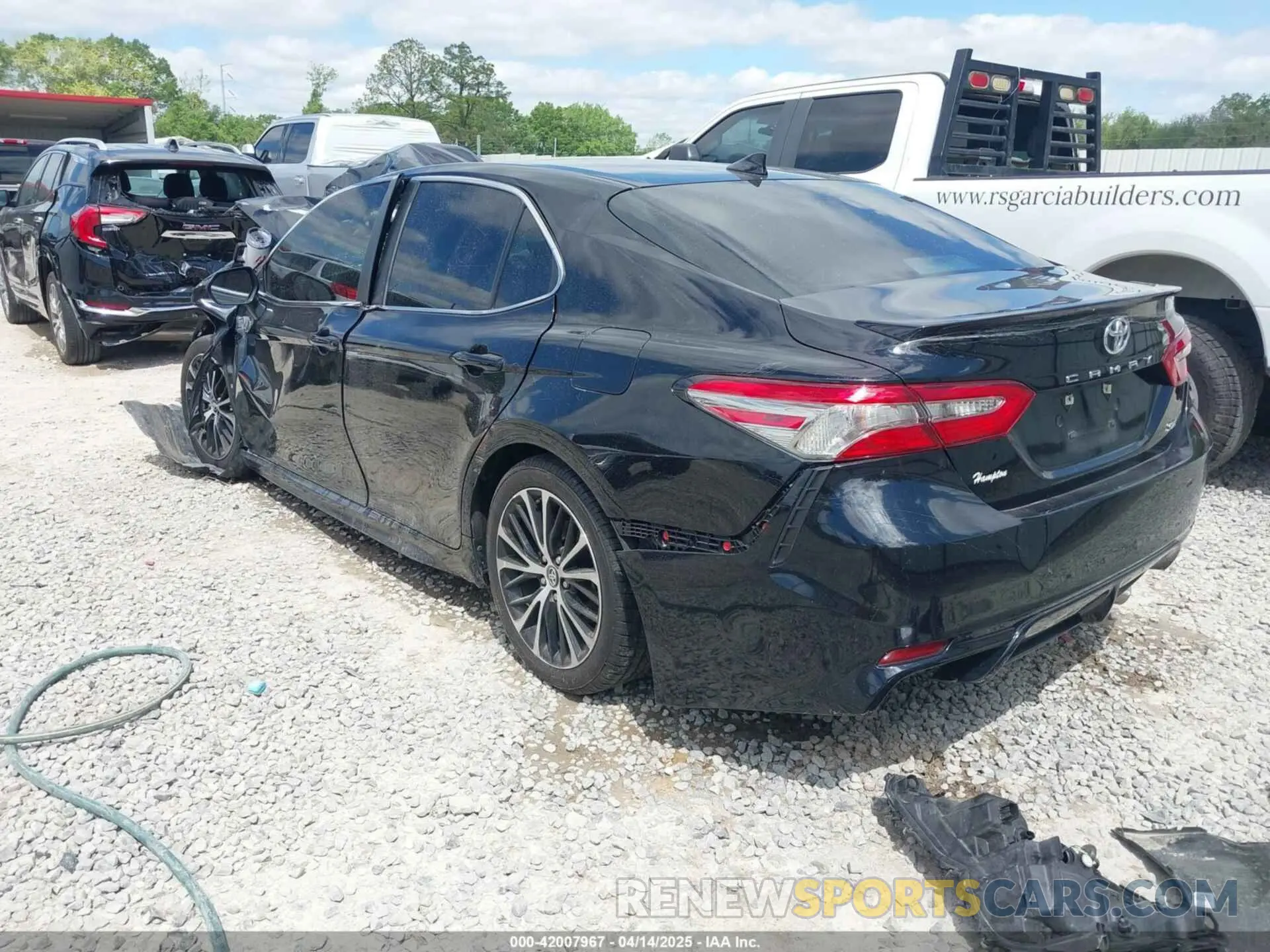 3 Фотография поврежденного автомобиля 4T1B11HK3KU706971 TOYOTA CAMRY 2019