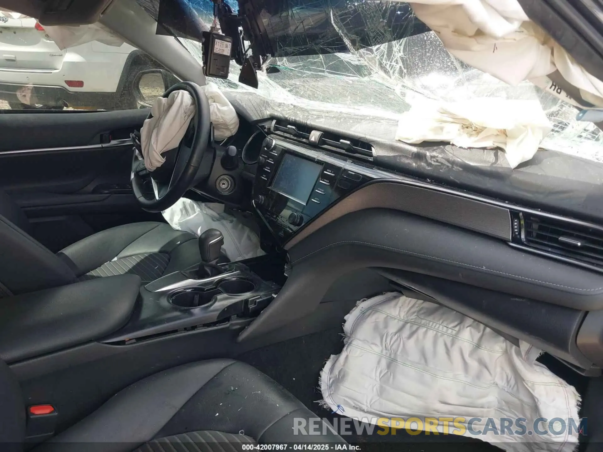 5 Фотография поврежденного автомобиля 4T1B11HK3KU706971 TOYOTA CAMRY 2019