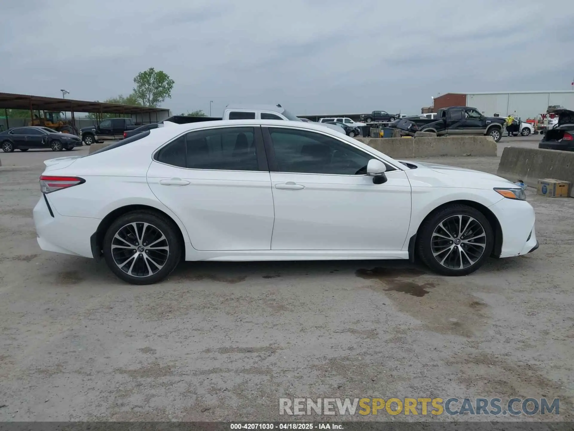 13 Photograph of a damaged car 4T1B11HK3KU719137 TOYOTA CAMRY 2019