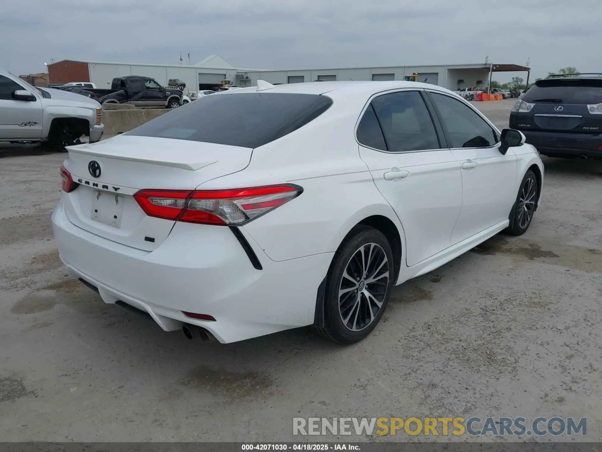 4 Photograph of a damaged car 4T1B11HK3KU719137 TOYOTA CAMRY 2019