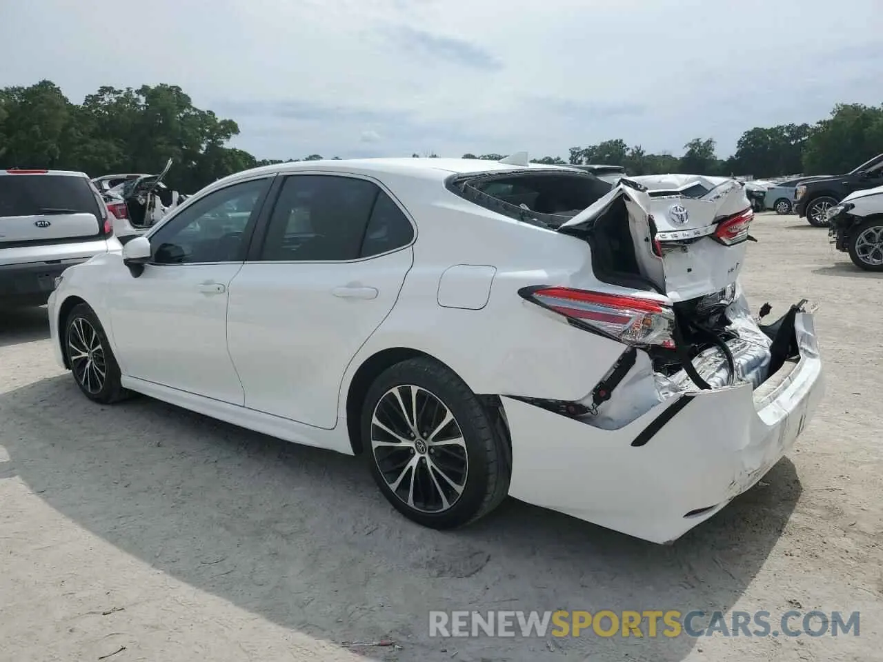 2 Фотография поврежденного автомобиля 4T1B11HK3KU719851 TOYOTA CAMRY 2019