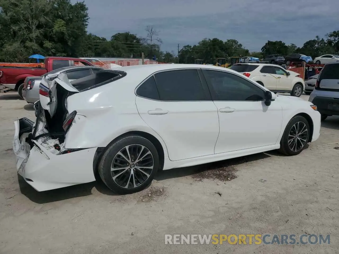 3 Фотография поврежденного автомобиля 4T1B11HK3KU719851 TOYOTA CAMRY 2019