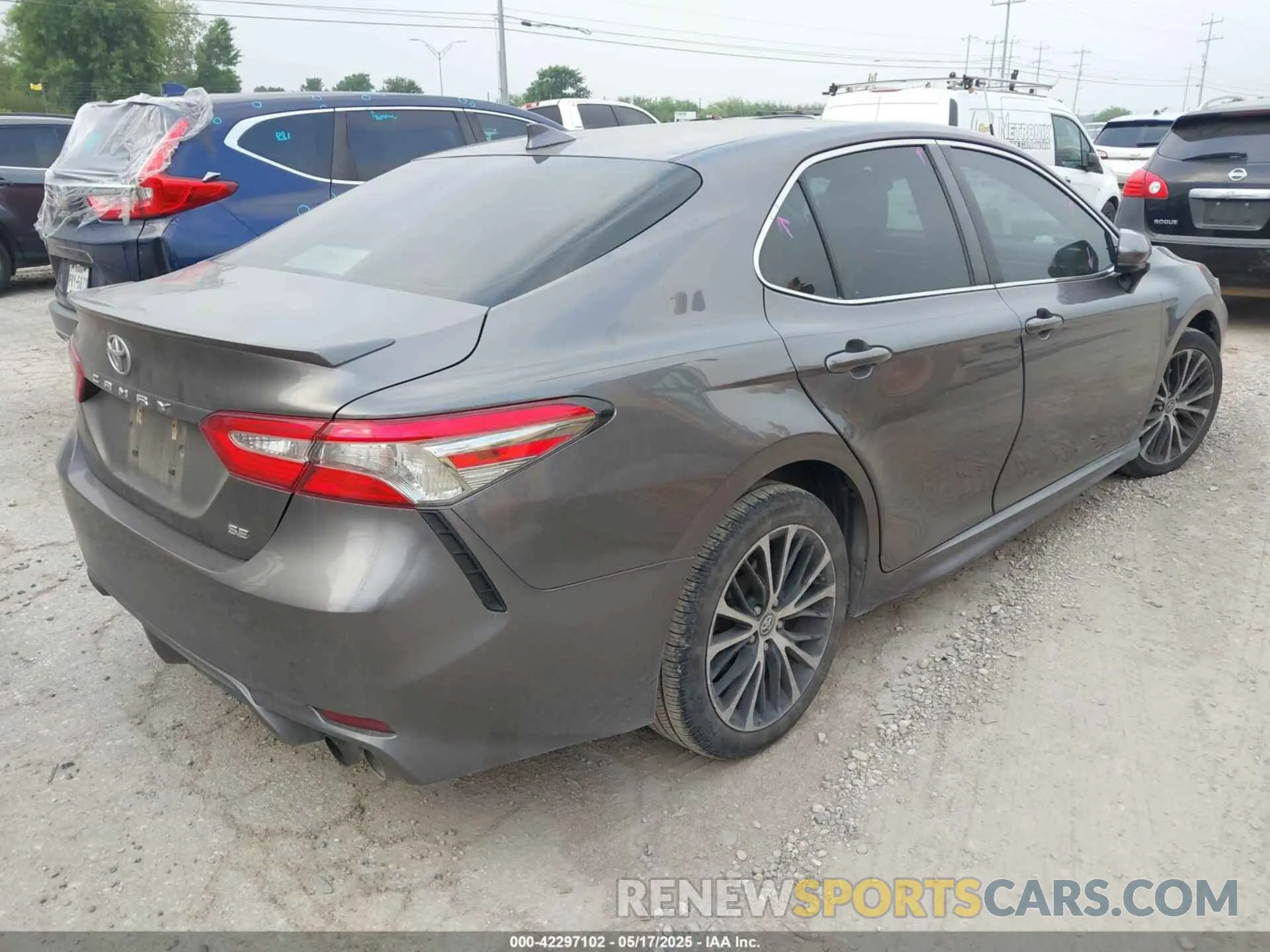 4 Photograph of a damaged car 4T1B11HK3KU721129 TOYOTA CAMRY 2019