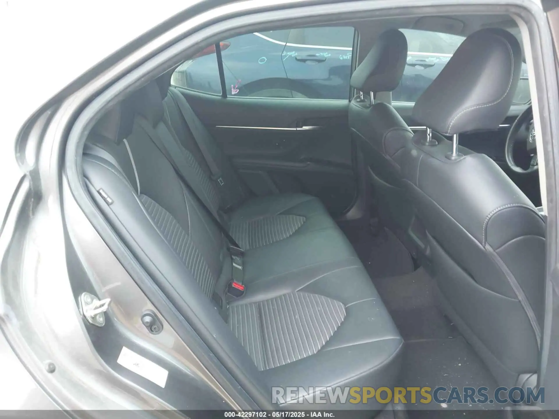 8 Photograph of a damaged car 4T1B11HK3KU721129 TOYOTA CAMRY 2019