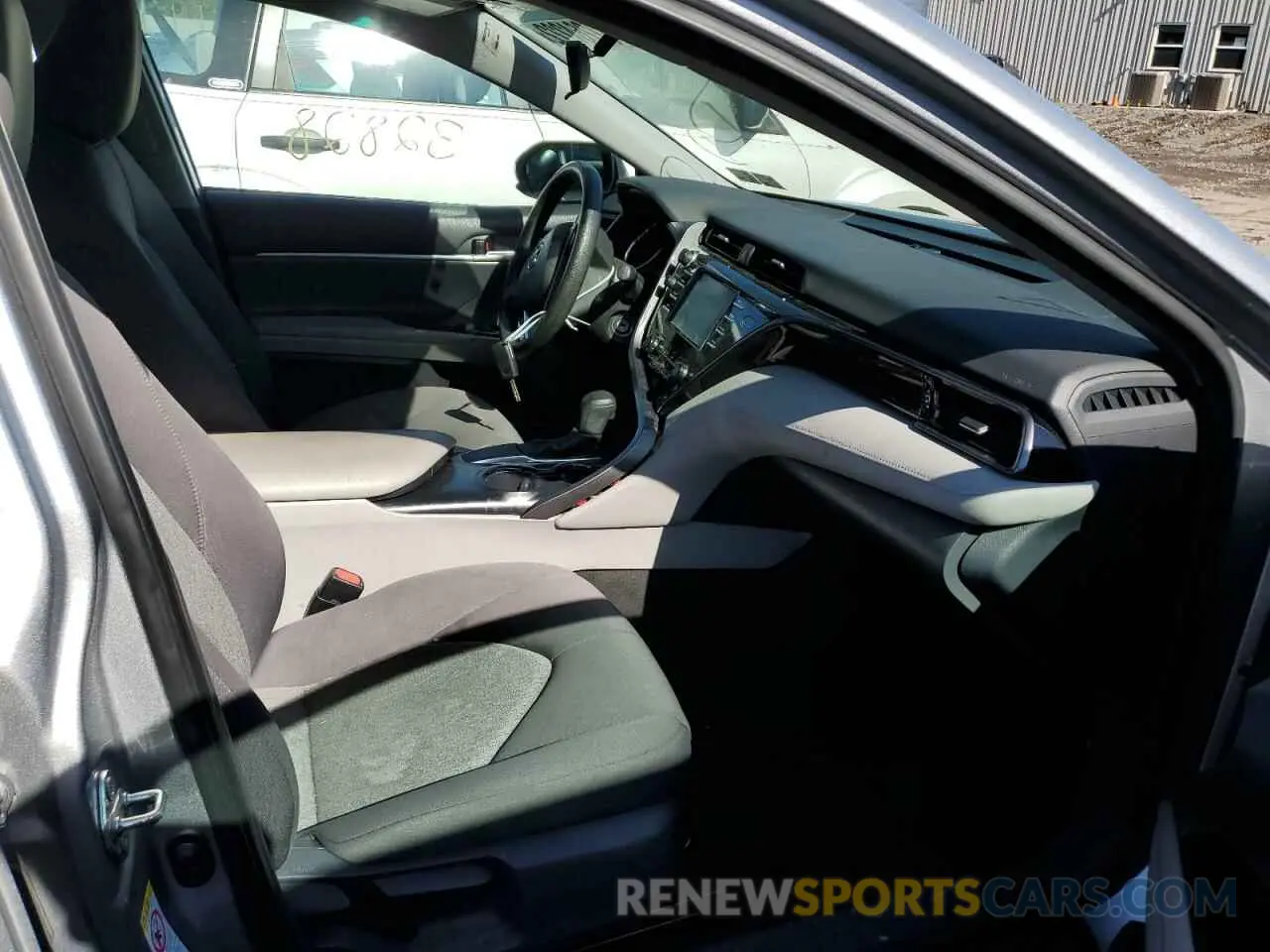 5 Photograph of a damaged car 4T1B11HK3KU723690 TOYOTA CAMRY 2019