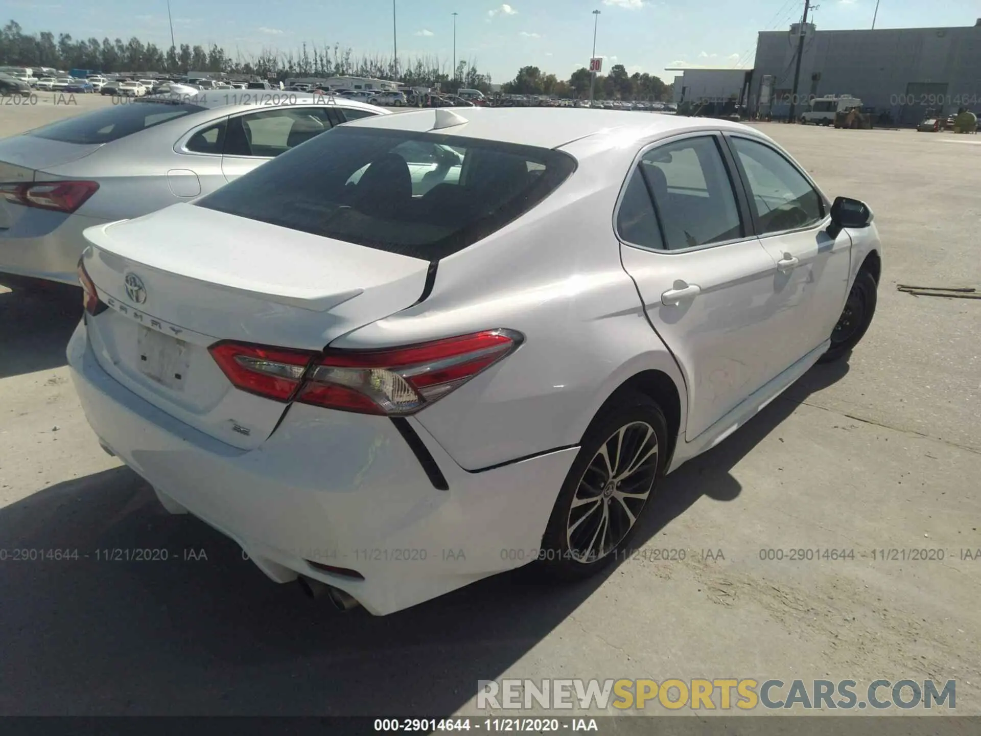 4 Фотография поврежденного автомобиля 4T1B11HK3KU726203 TOYOTA CAMRY 2019