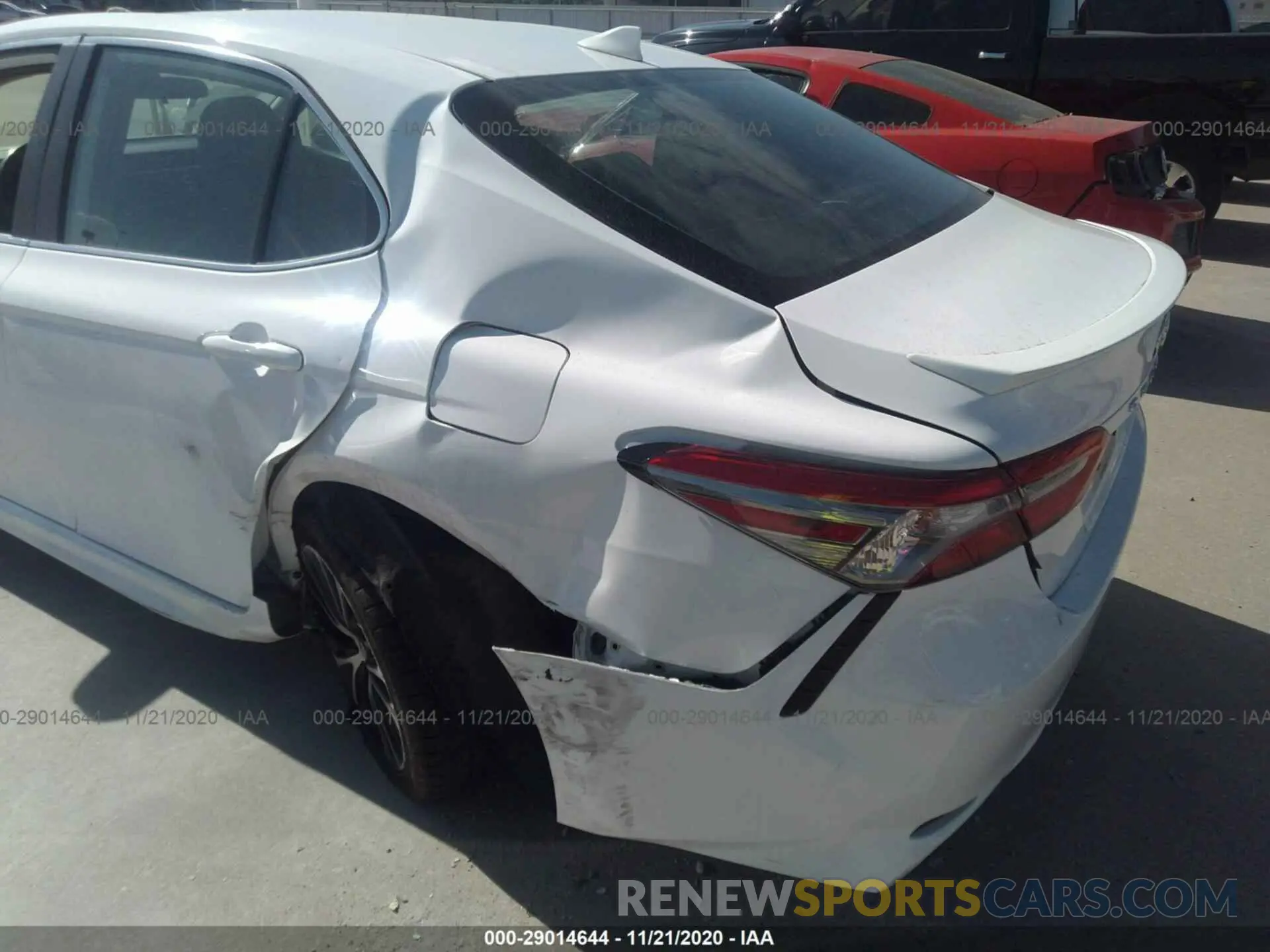 6 Фотография поврежденного автомобиля 4T1B11HK3KU726203 TOYOTA CAMRY 2019