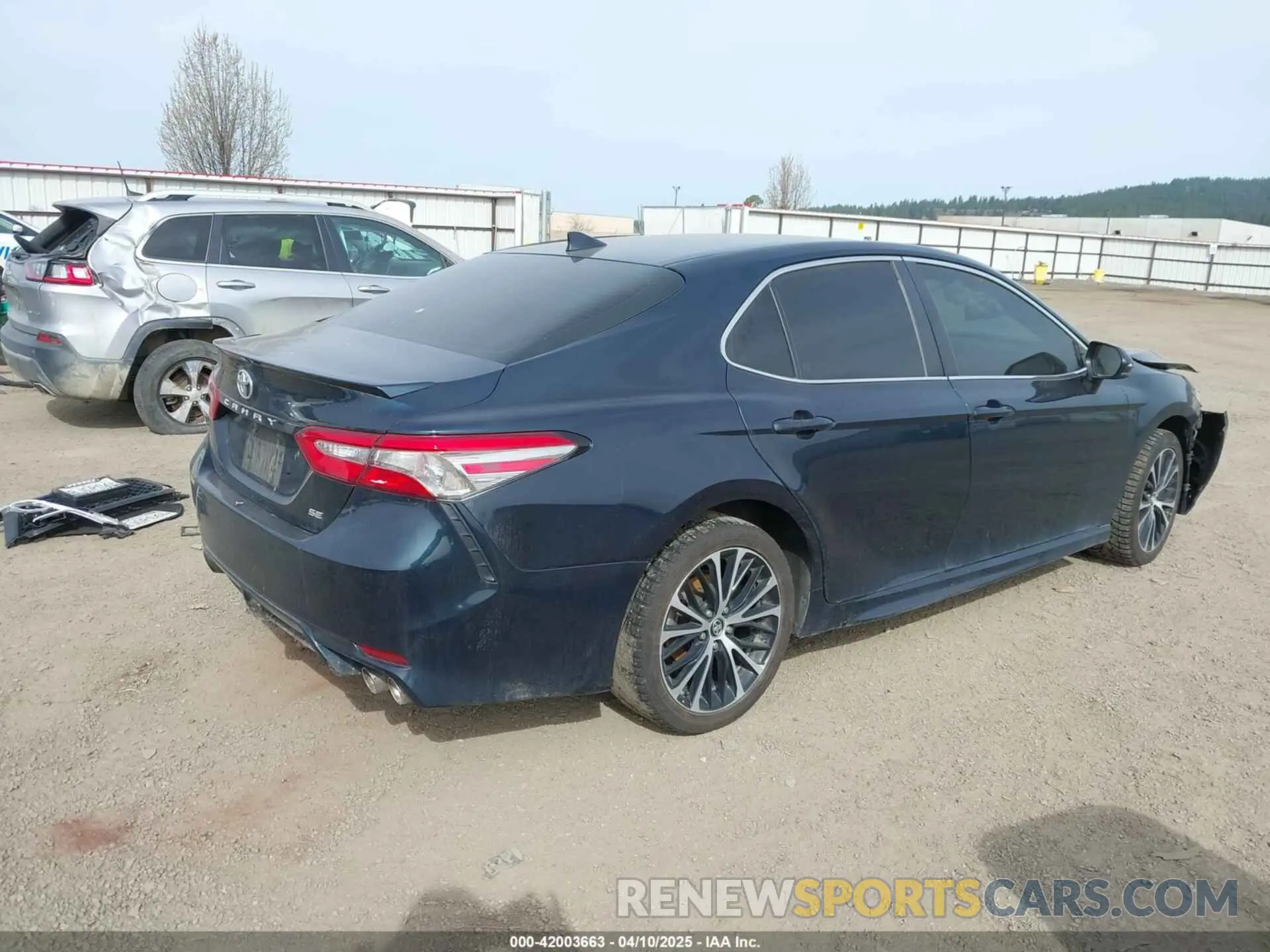 4 Фотография поврежденного автомобиля 4T1B11HK3KU728551 TOYOTA CAMRY 2019