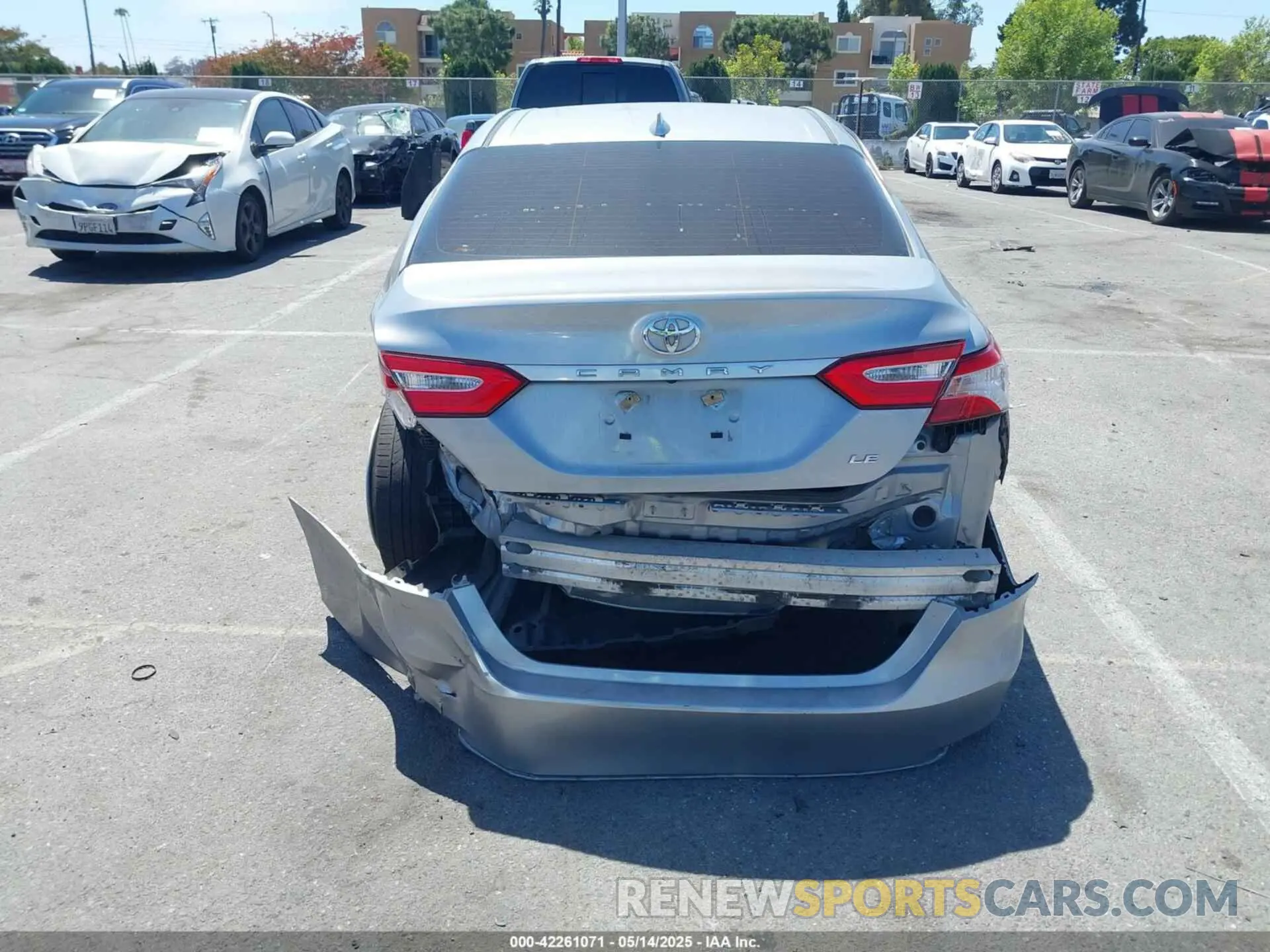 16 Photograph of a damaged car 4T1B11HK3KU729666 TOYOTA CAMRY 2019