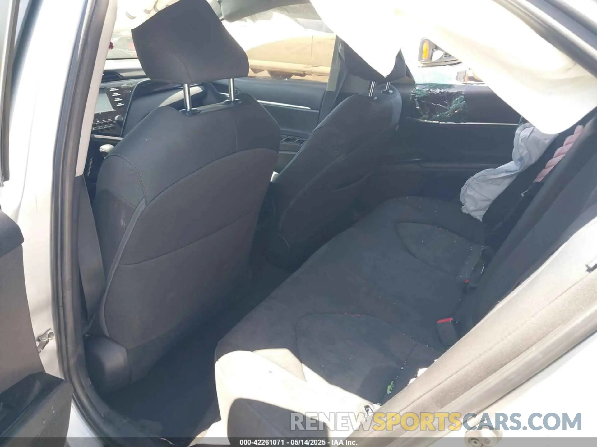 8 Photograph of a damaged car 4T1B11HK3KU729666 TOYOTA CAMRY 2019