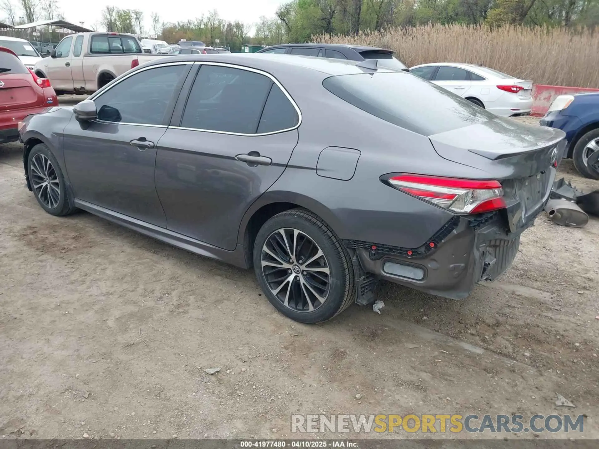 3 Фотография поврежденного автомобиля 4T1B11HK3KU755068 TOYOTA CAMRY 2019