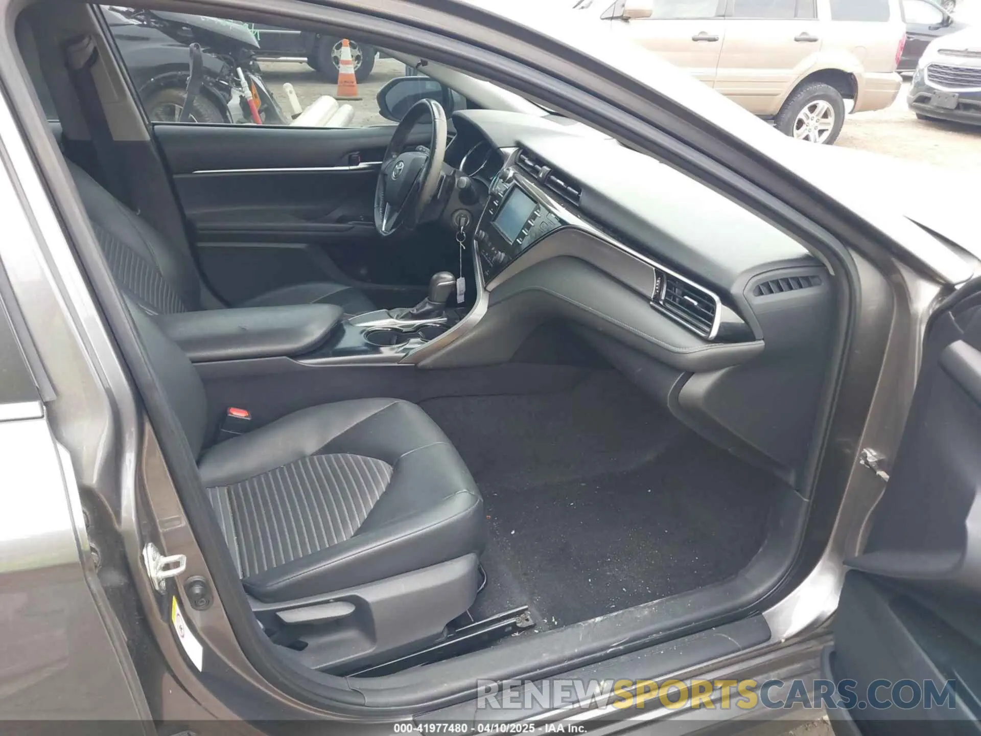 5 Фотография поврежденного автомобиля 4T1B11HK3KU755068 TOYOTA CAMRY 2019