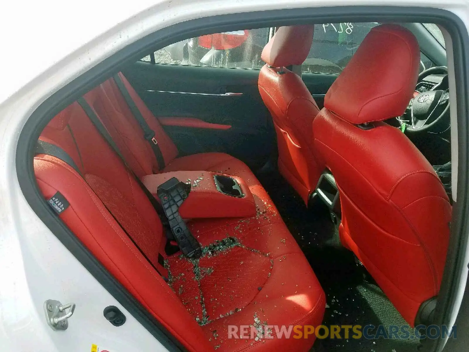 6 Фотография поврежденного автомобиля 4T1B11HK3KU756379 TOYOTA CAMRY 2019