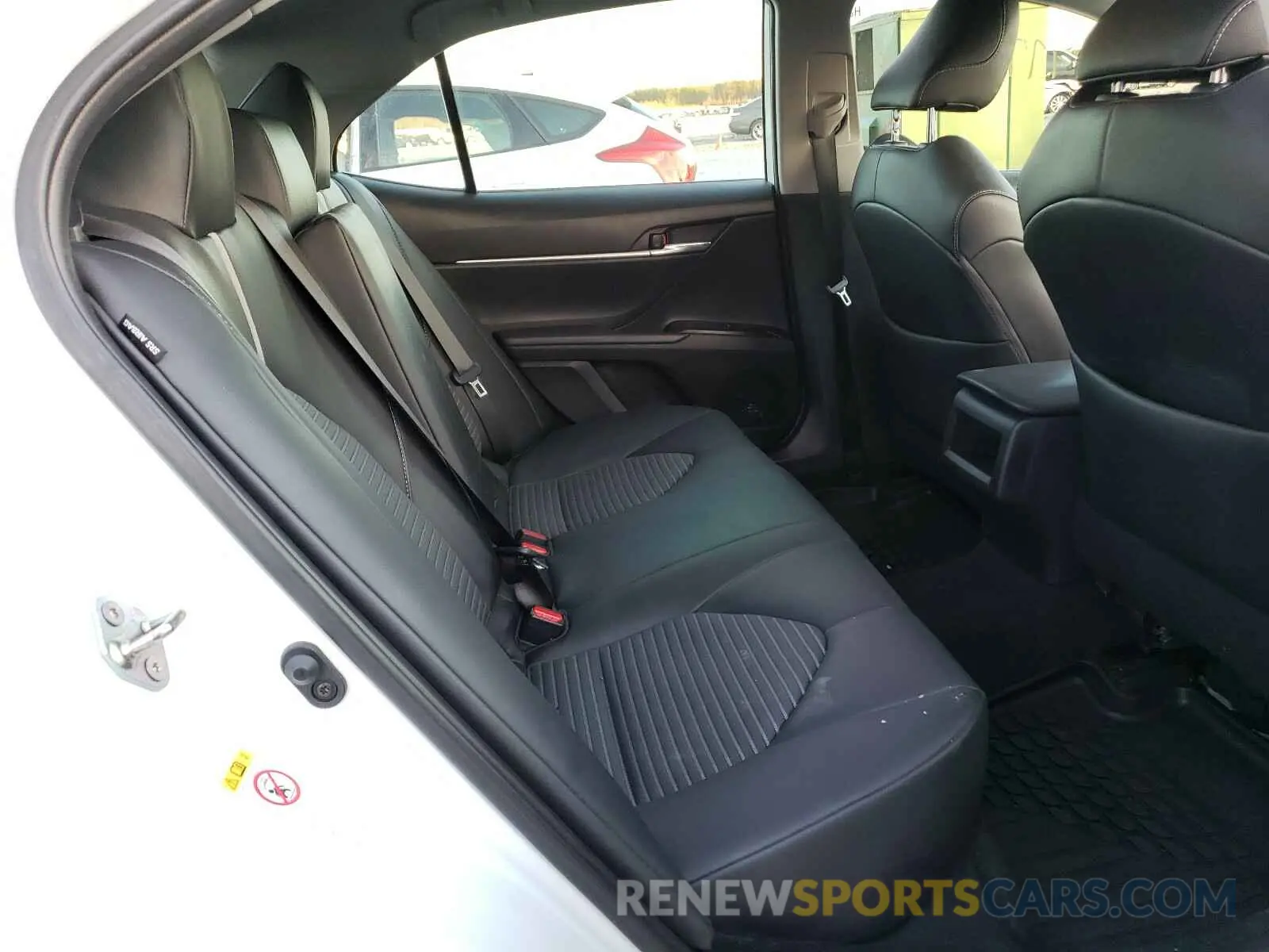 6 Photograph of a damaged car 4T1B11HK3KU765793 TOYOTA CAMRY 2019