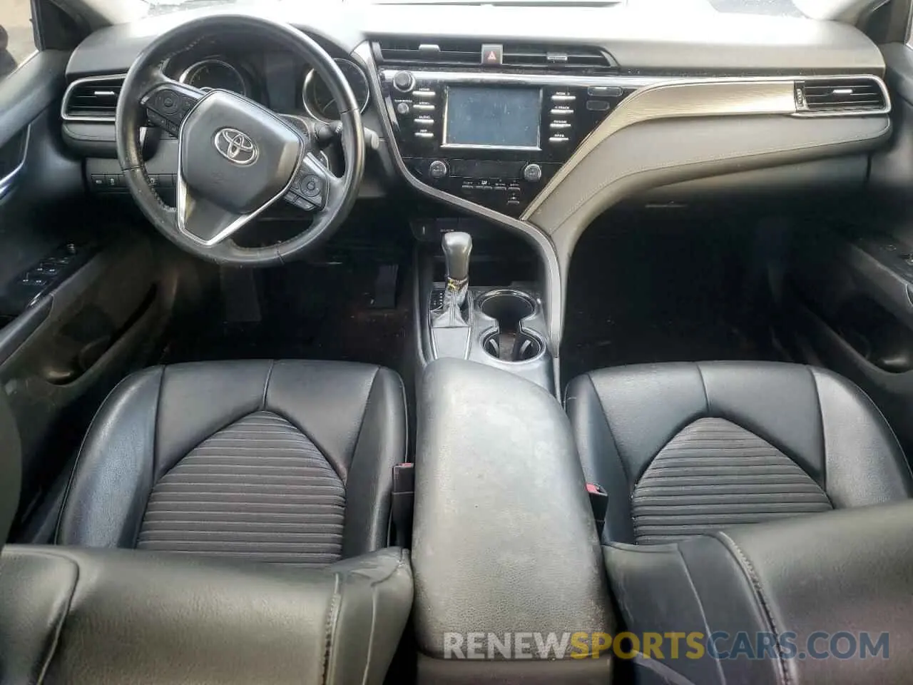 8 Photograph of a damaged car 4T1B11HK3KU770282 TOYOTA CAMRY 2019