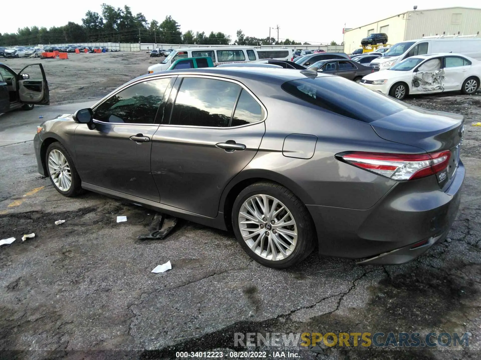 3 Фотография поврежденного автомобиля 4T1B11HK3KU782562 TOYOTA CAMRY 2019