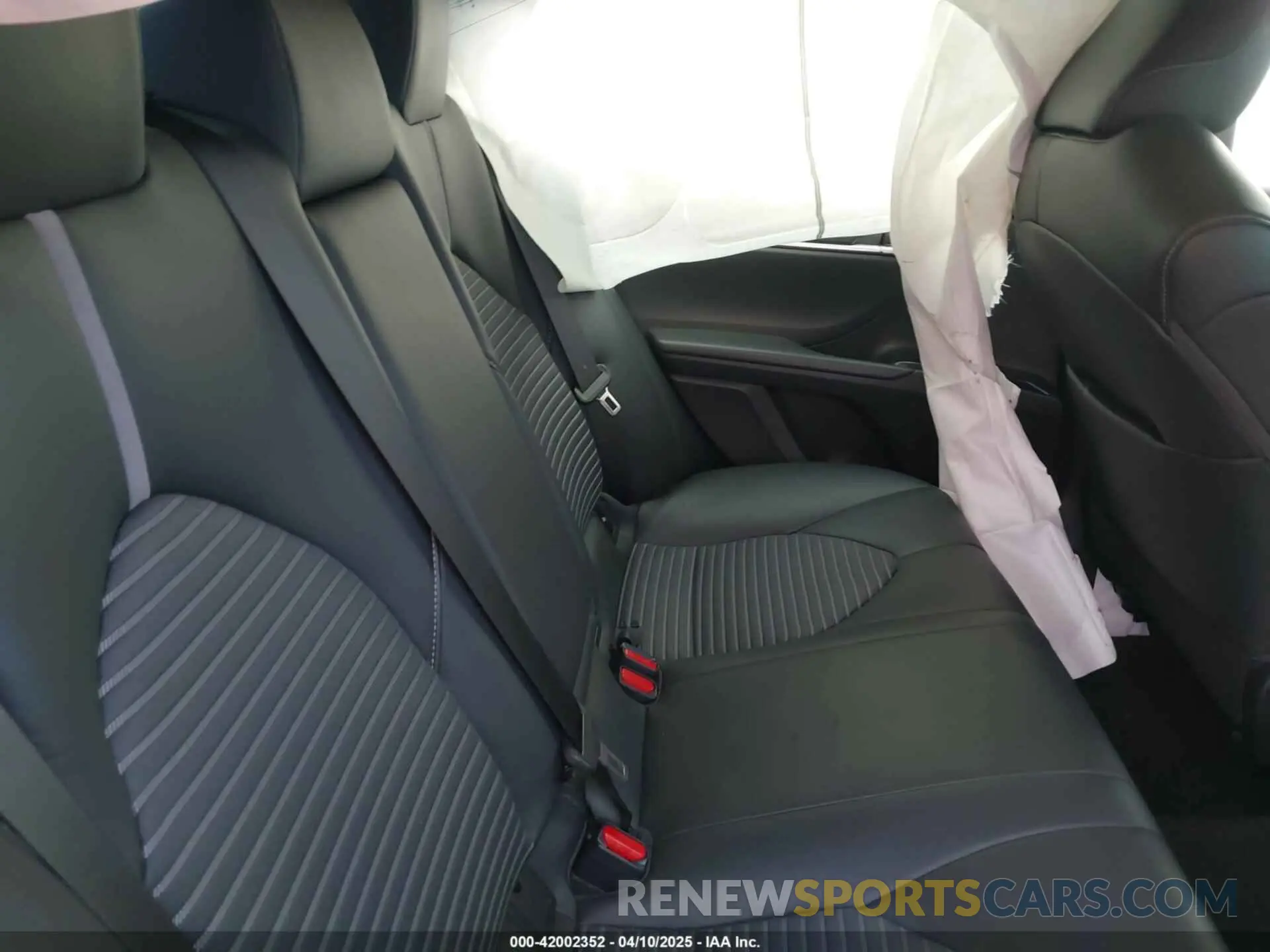 8 Photograph of a damaged car 4T1B11HK3KU788913 TOYOTA CAMRY 2019
