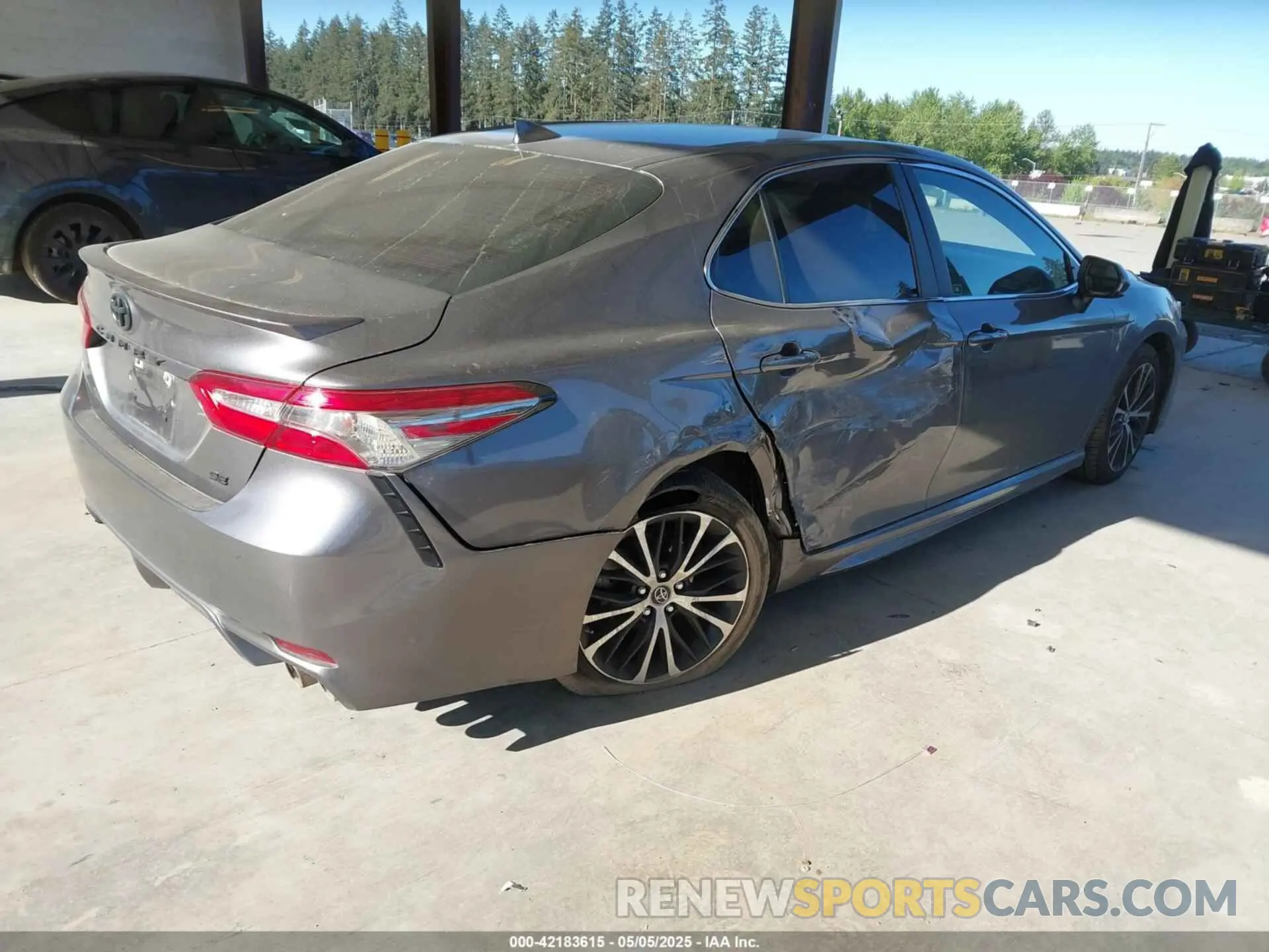 4 Photograph of a damaged car 4T1B11HK3KU795392 TOYOTA CAMRY 2019