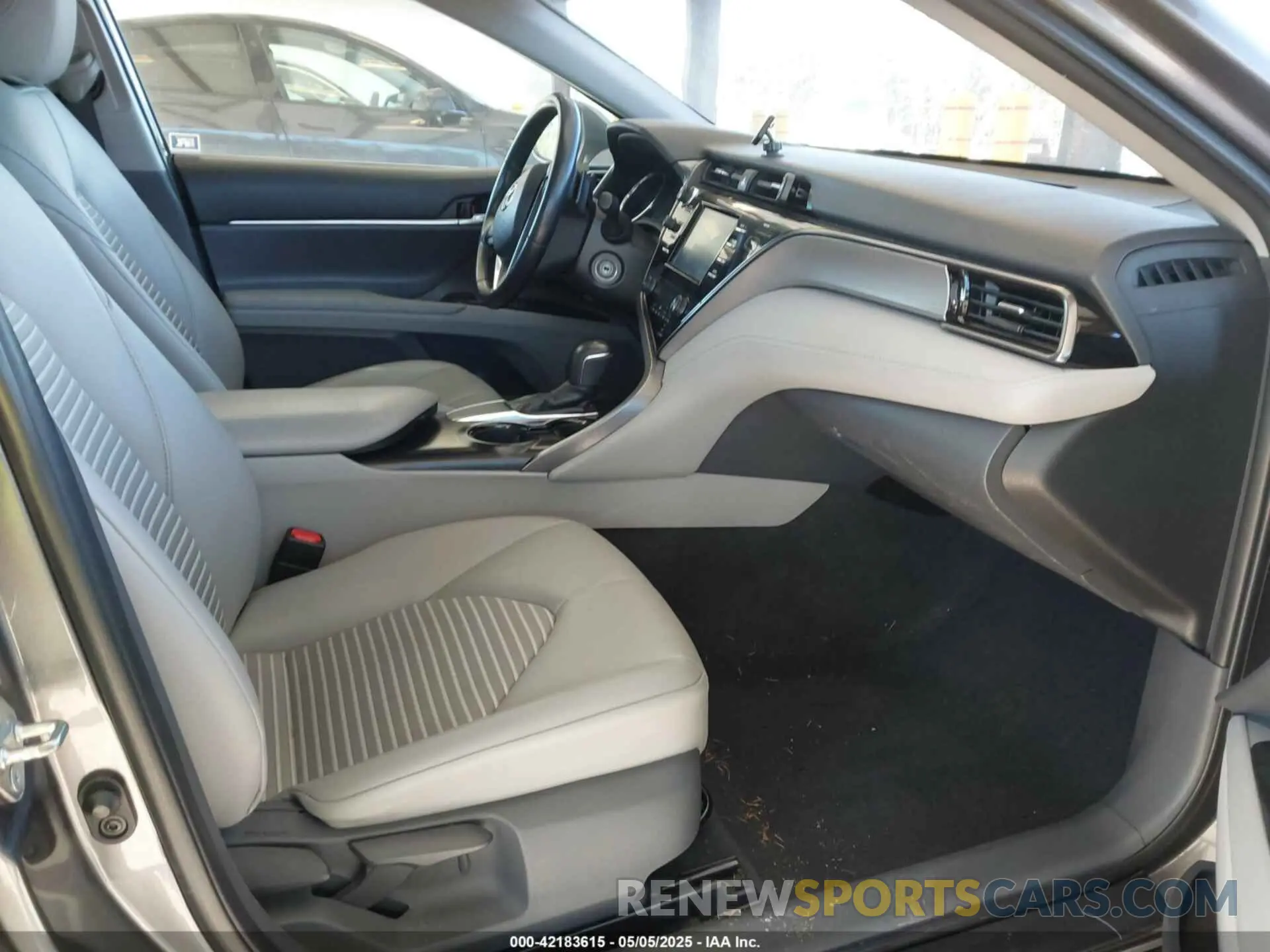 5 Photograph of a damaged car 4T1B11HK3KU795392 TOYOTA CAMRY 2019