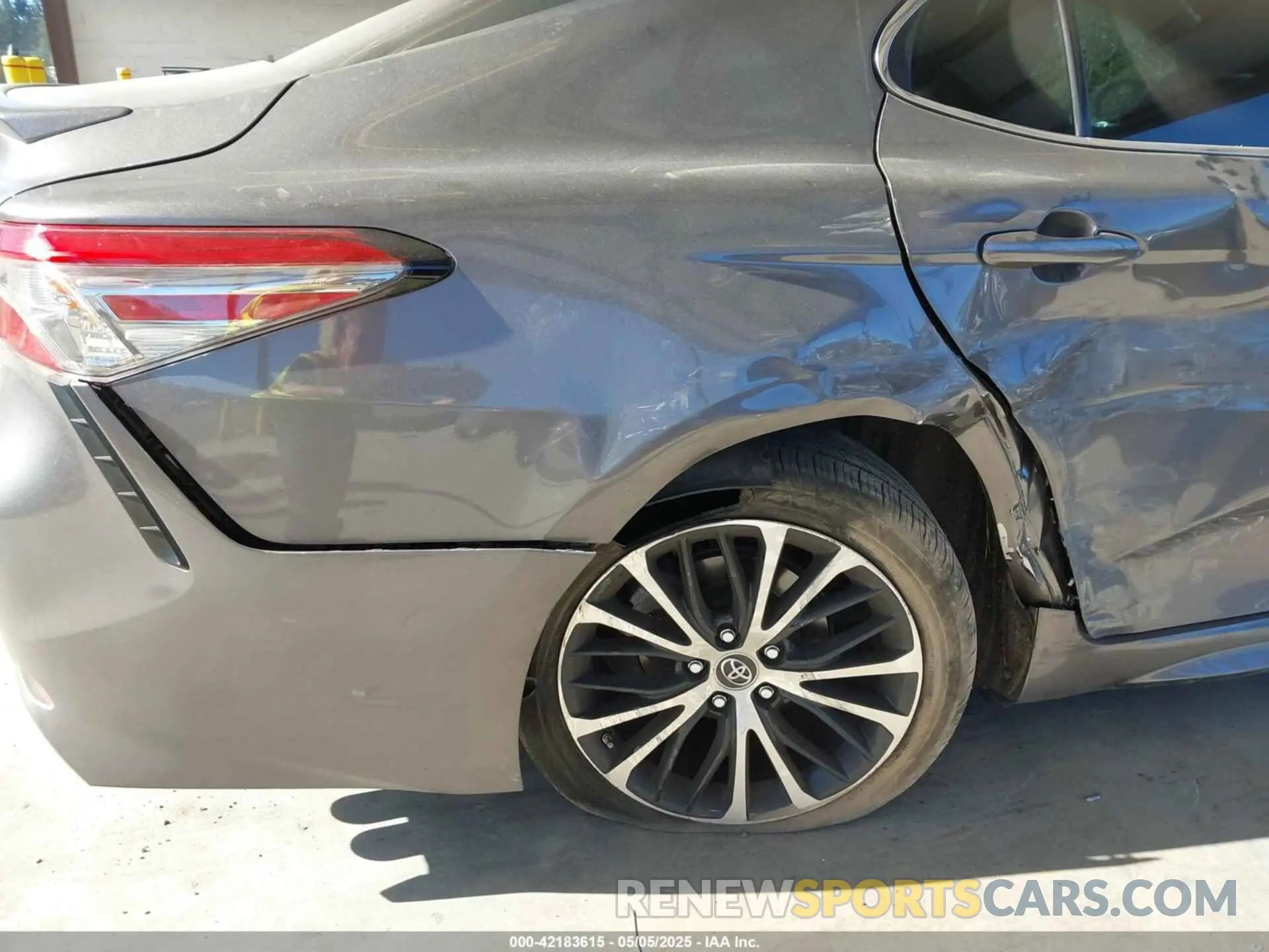 6 Photograph of a damaged car 4T1B11HK3KU795392 TOYOTA CAMRY 2019