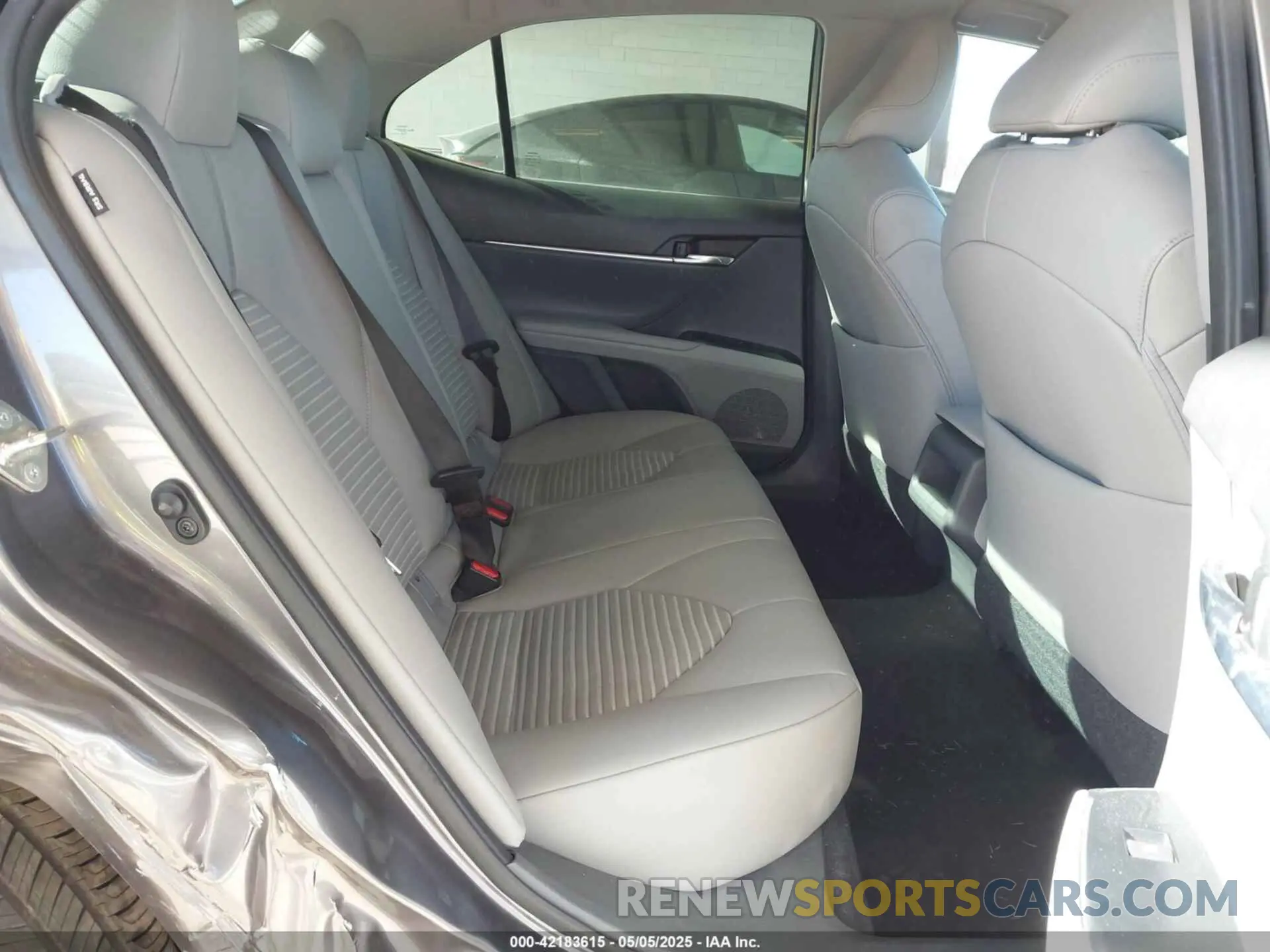 8 Photograph of a damaged car 4T1B11HK3KU795392 TOYOTA CAMRY 2019