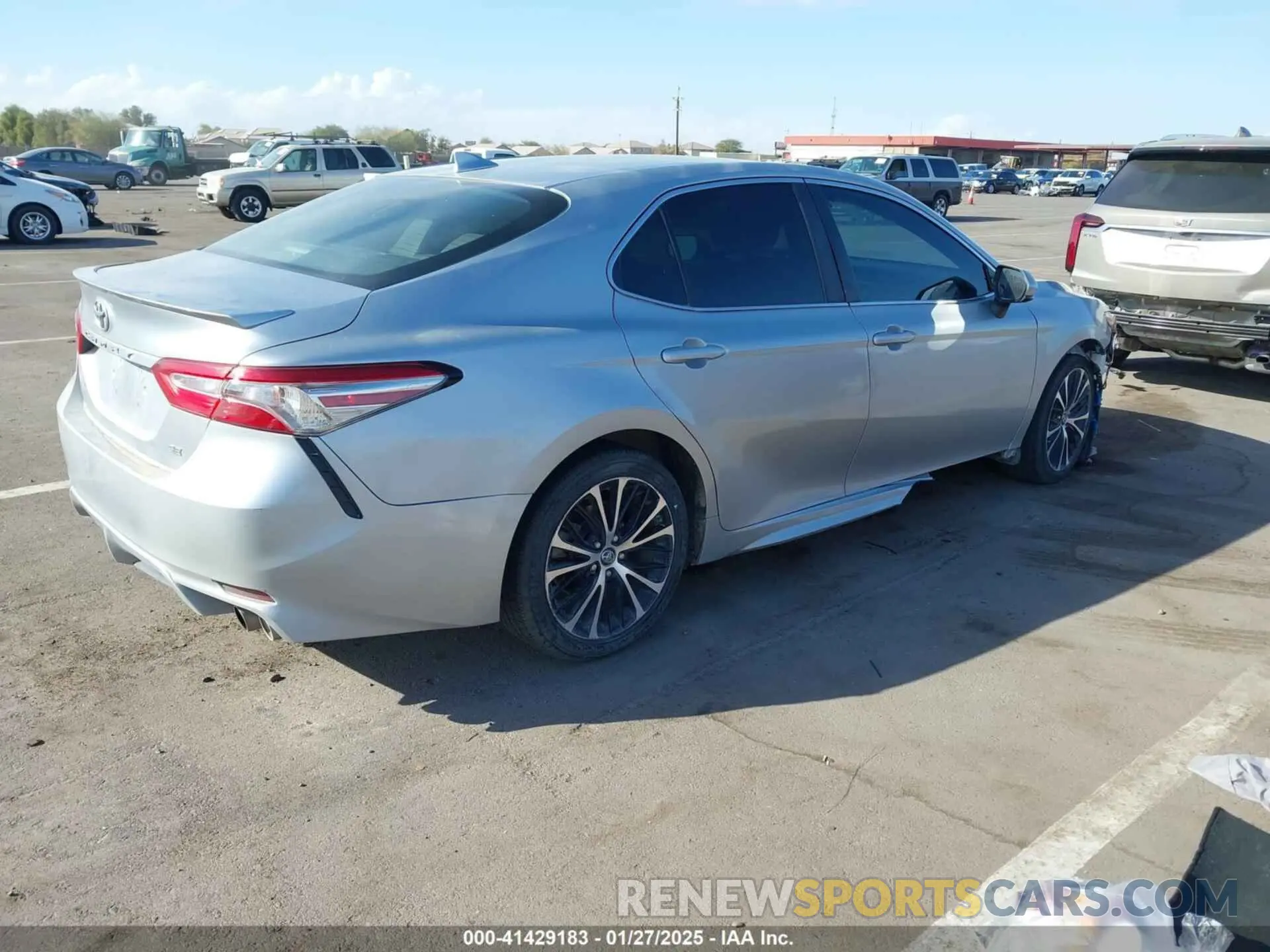 4 Фотография поврежденного автомобиля 4T1B11HK3KU796011 TOYOTA CAMRY 2019
