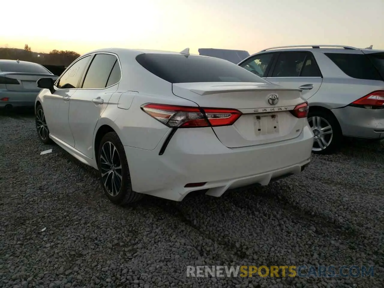 3 Фотография поврежденного автомобиля 4T1B11HK3KU801322 TOYOTA CAMRY 2019
